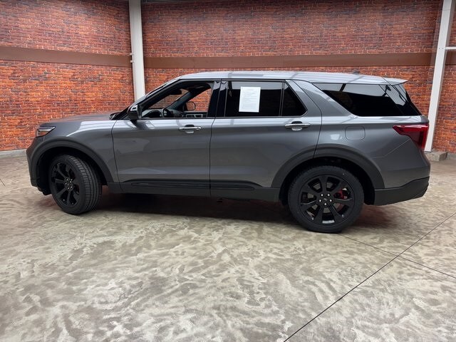 2022 Ford Explorer ST photo 2