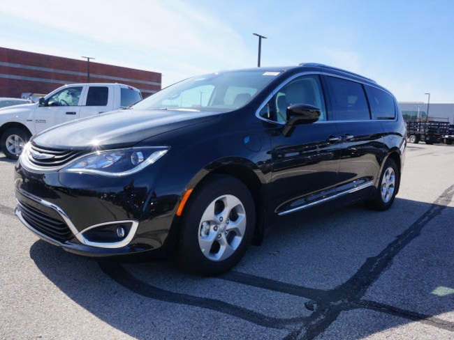 Sign up for our newsletter Nashville Airport Parking (BNA) doesn't have to be inconvenient or a burden. Flight Park Airport Parking is a locally-owned and operated off-site BNA Airport parking service with valet.