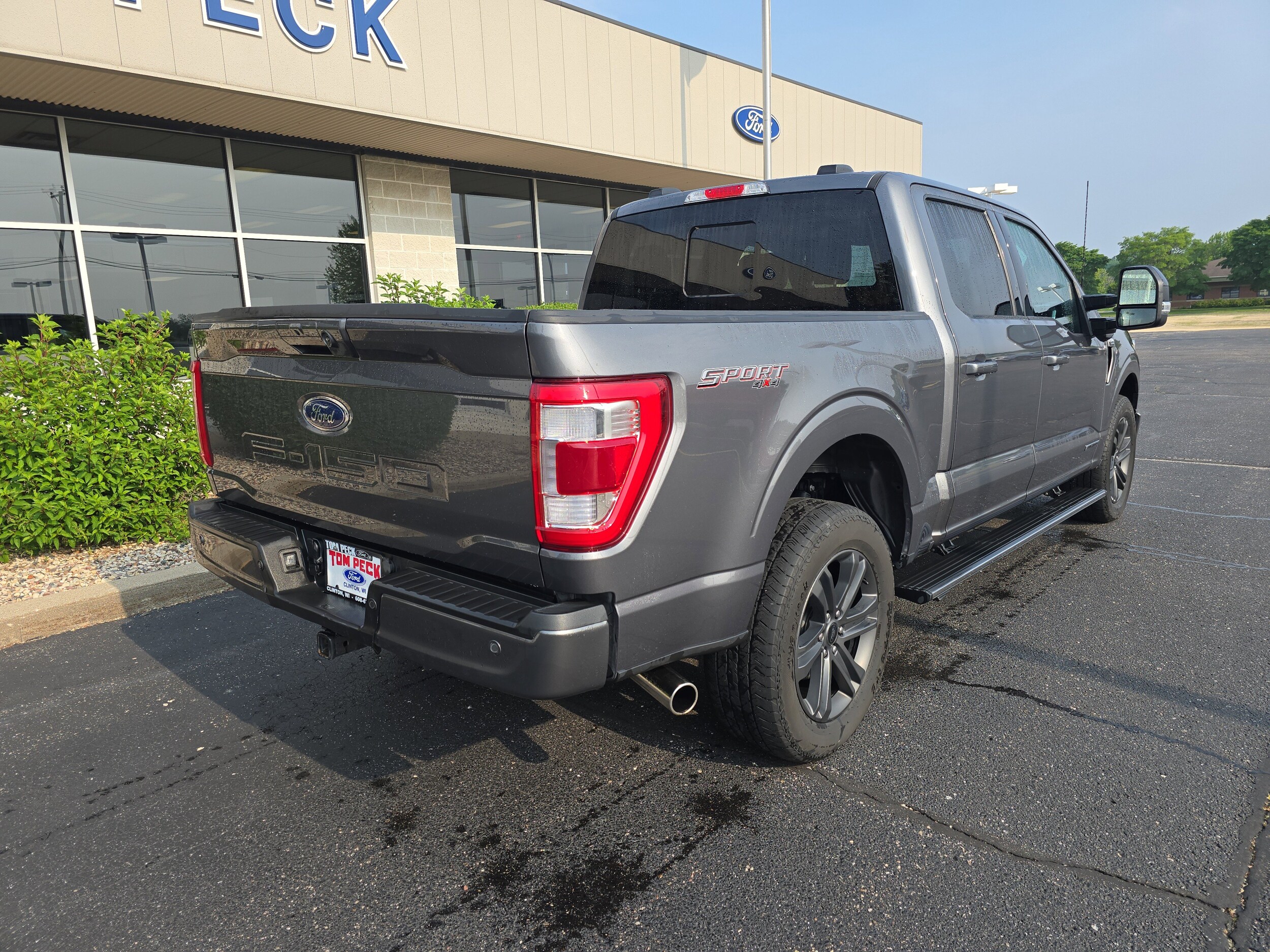 2023 Ford F-150 Lariat photo 2
