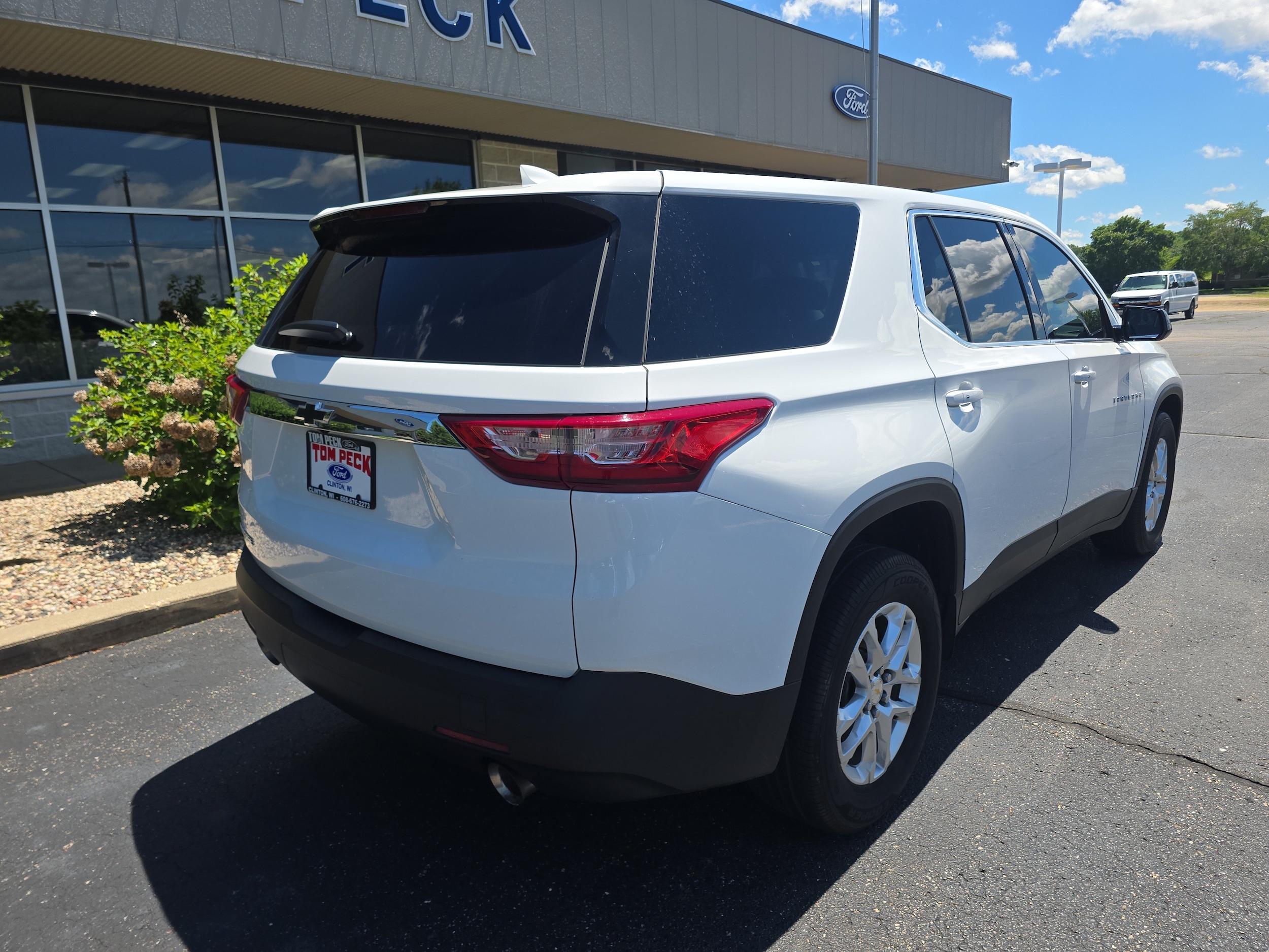 Used 2018 Chevrolet Traverse LS with VIN 1GNERFKW6JJ263869 for sale in Clinton, WI