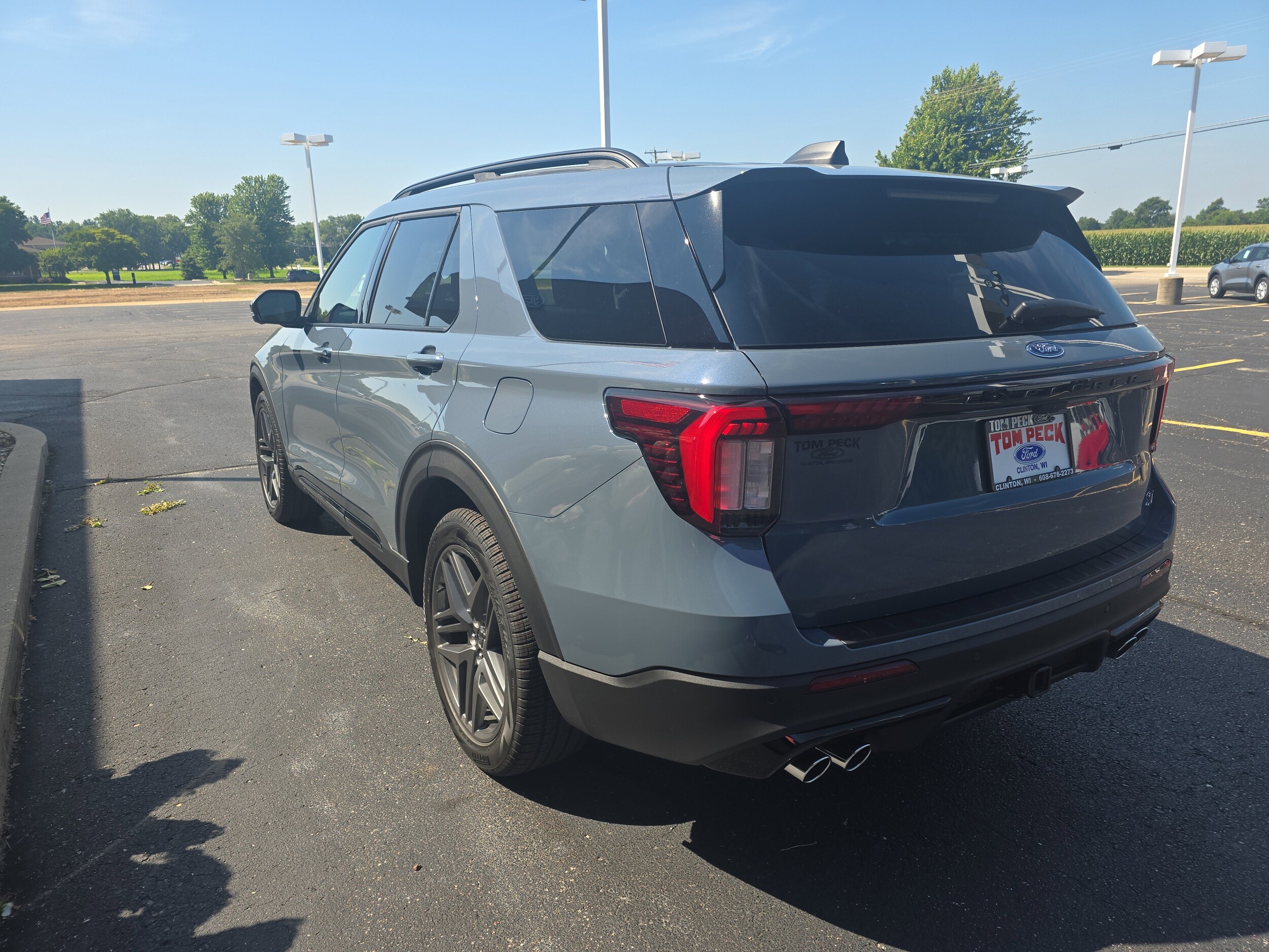 2025 Ford Explorer ST photo 3