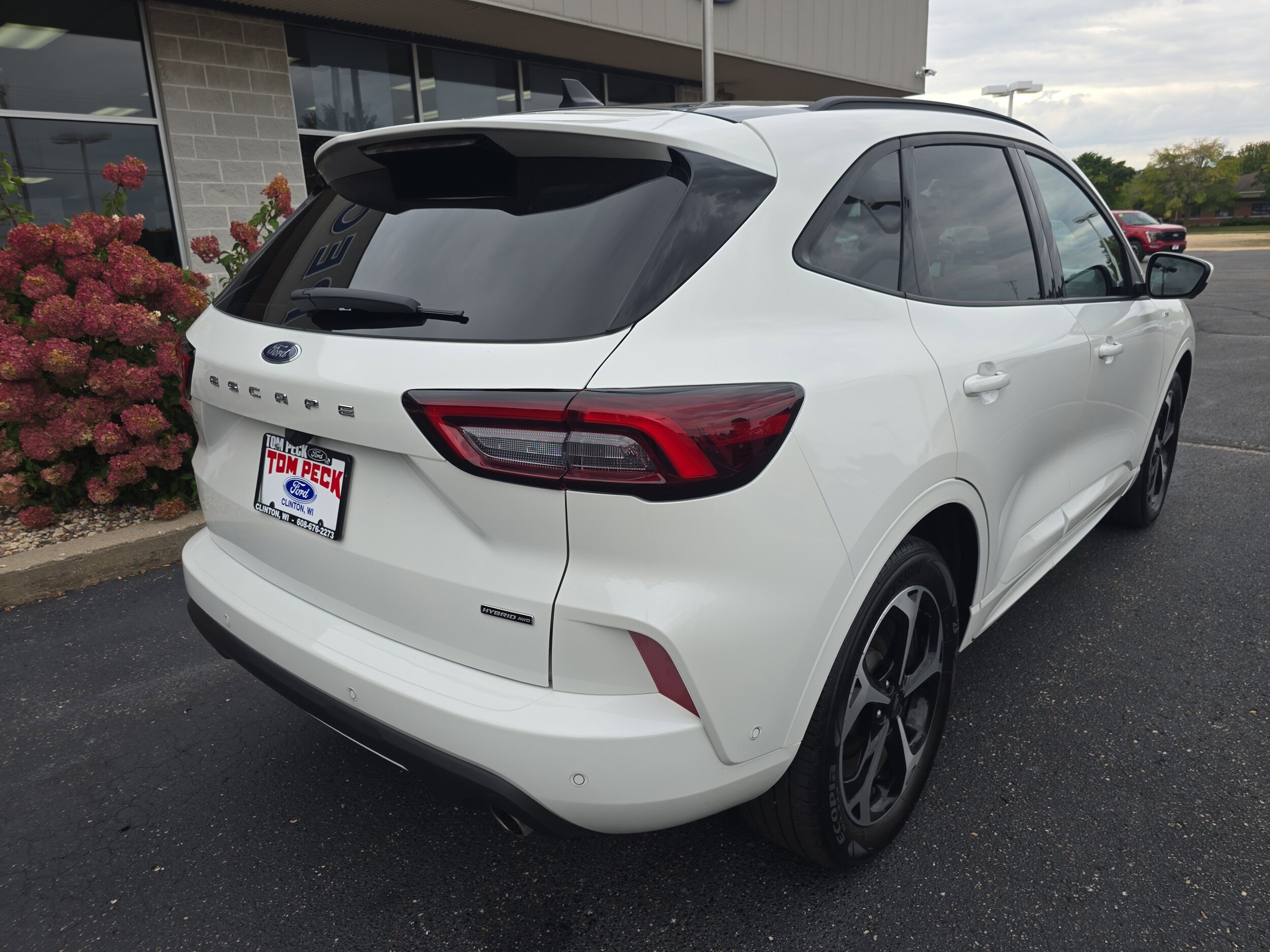 2023 Ford Escape ST-Line Elite photo 2