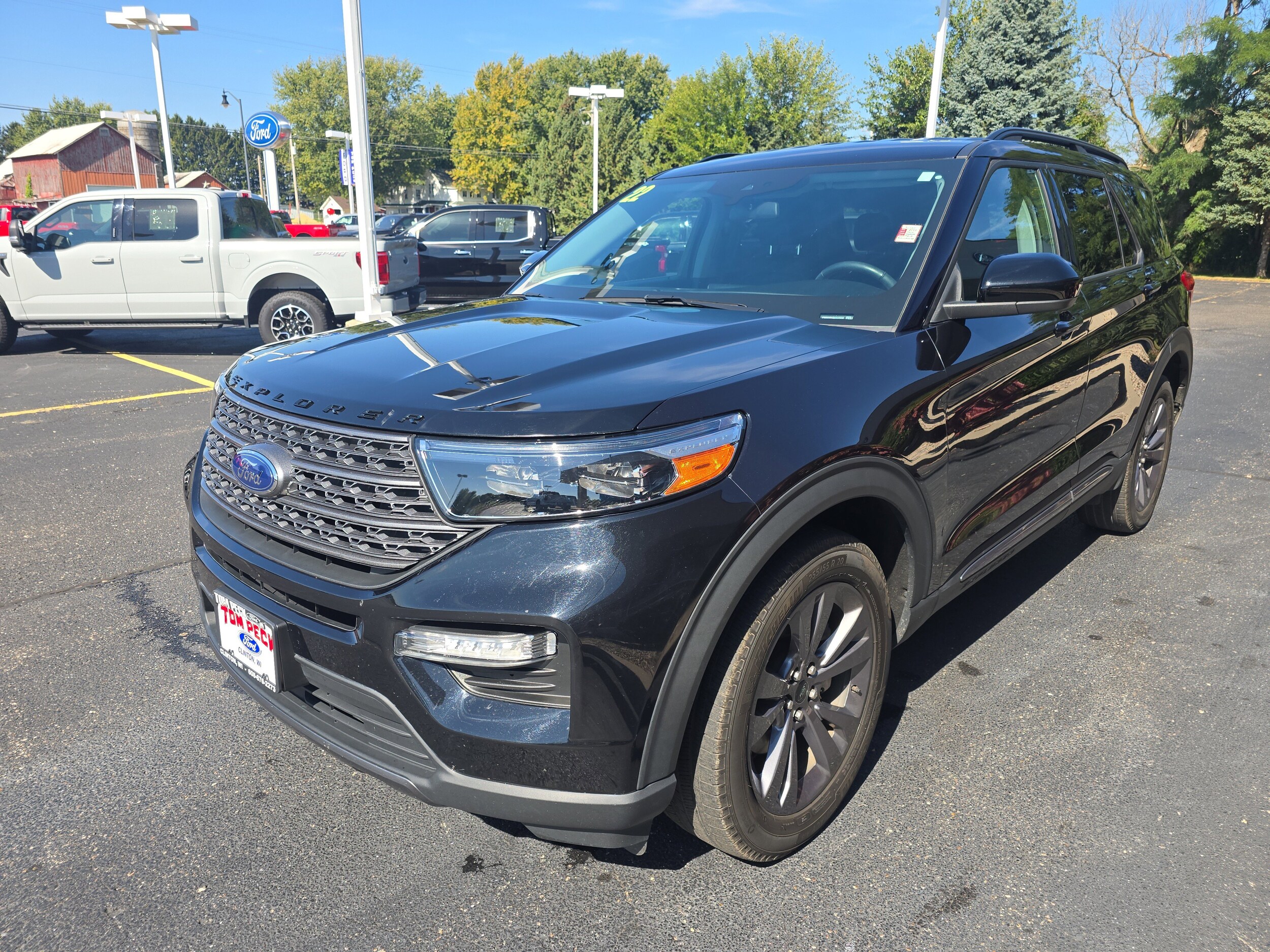 2022 Ford Explorer XLT photo 2