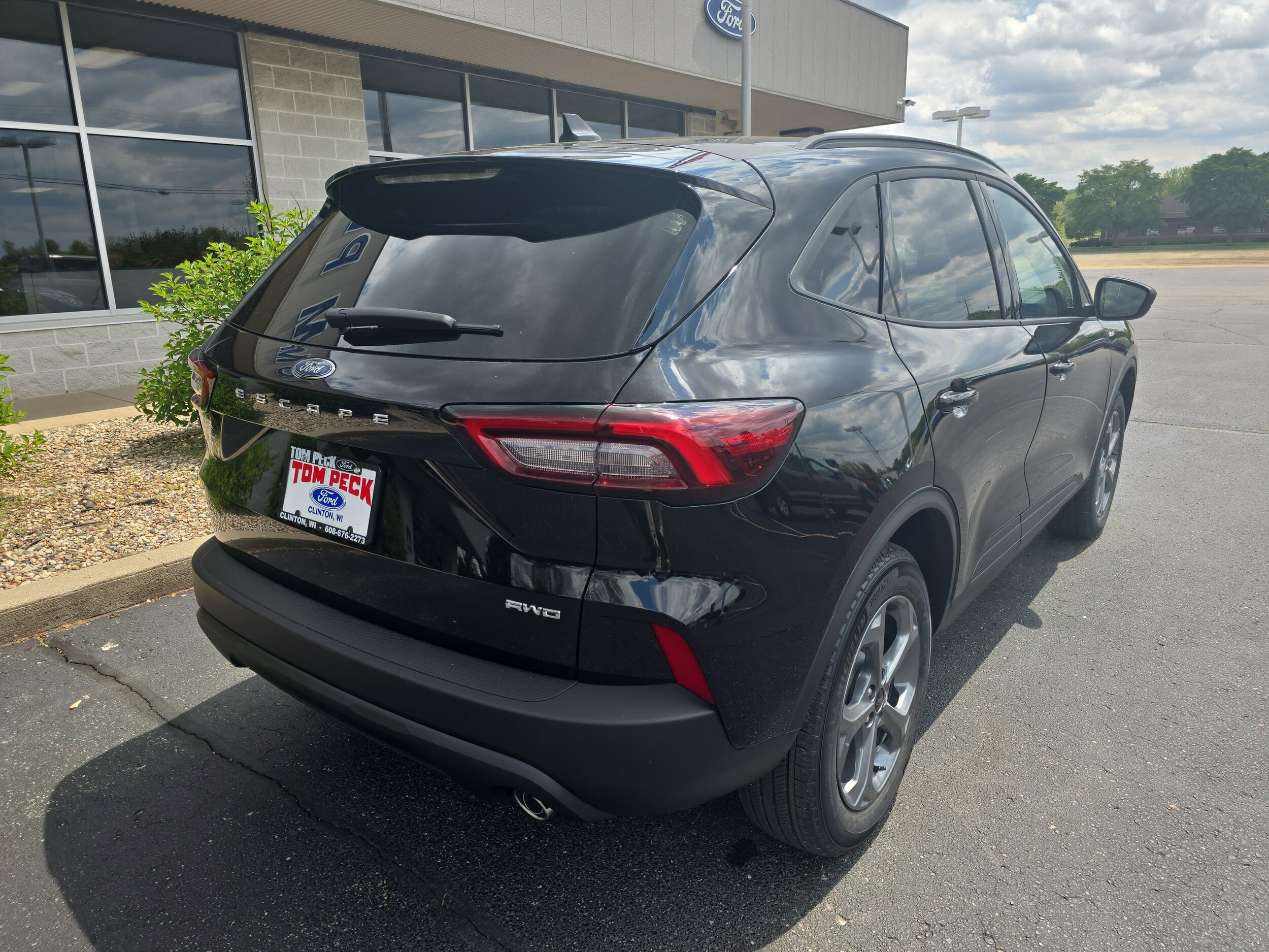 2025 Ford Escape ST-Line photo 2