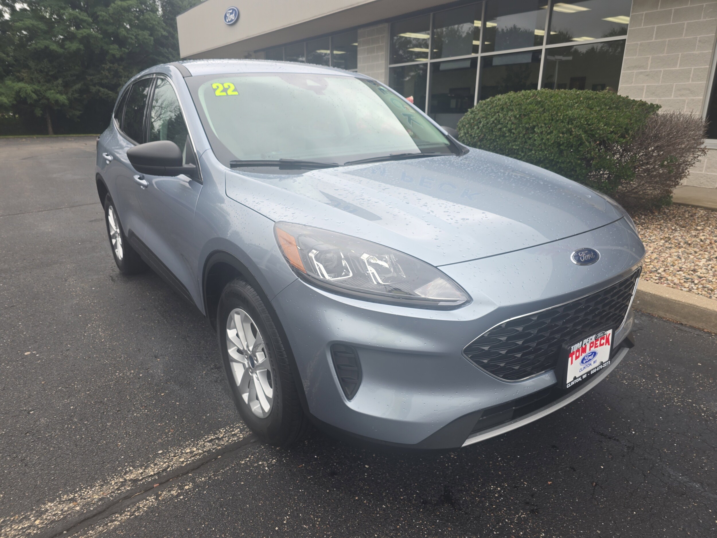 2022 Ford Escape SE photo 2