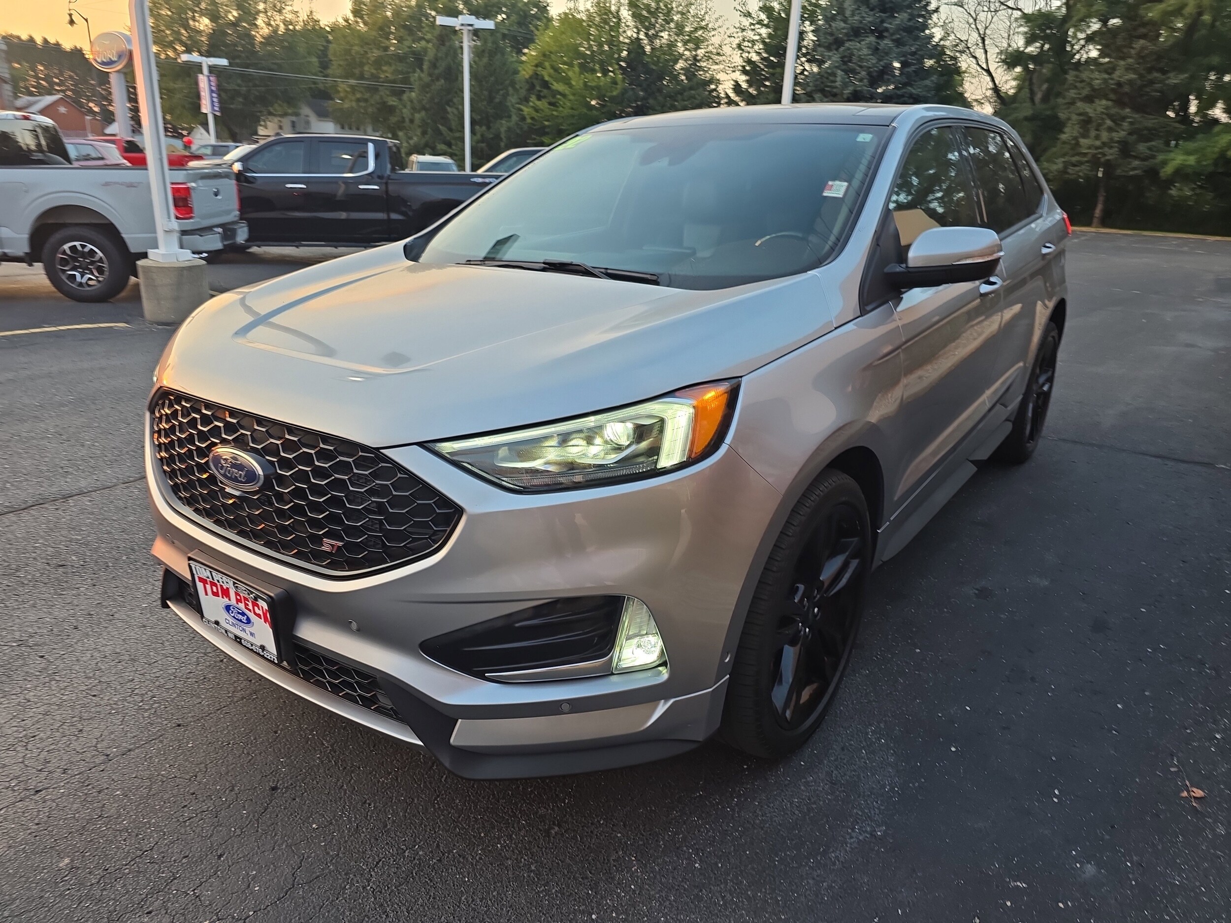 2022 Ford Edge ST photo 2