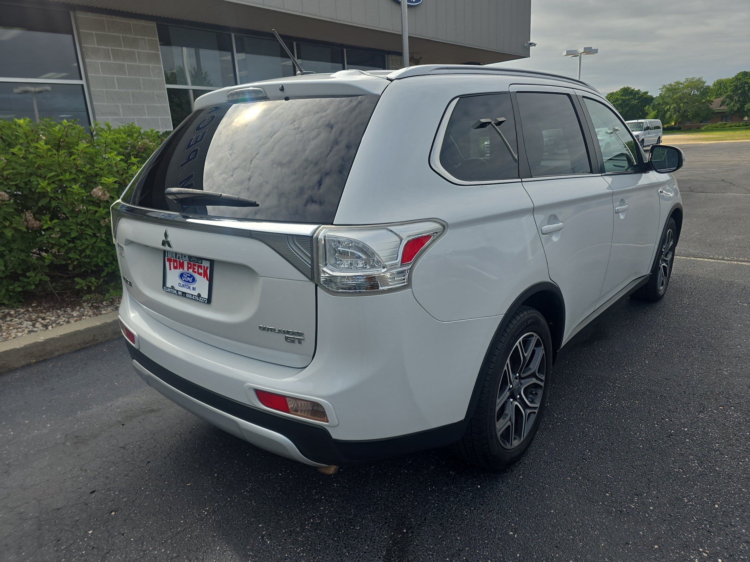 Used 2015 Mitsubishi Outlander GT with VIN JA4JZ4AX1FZ005056 for sale in Clinton, WI