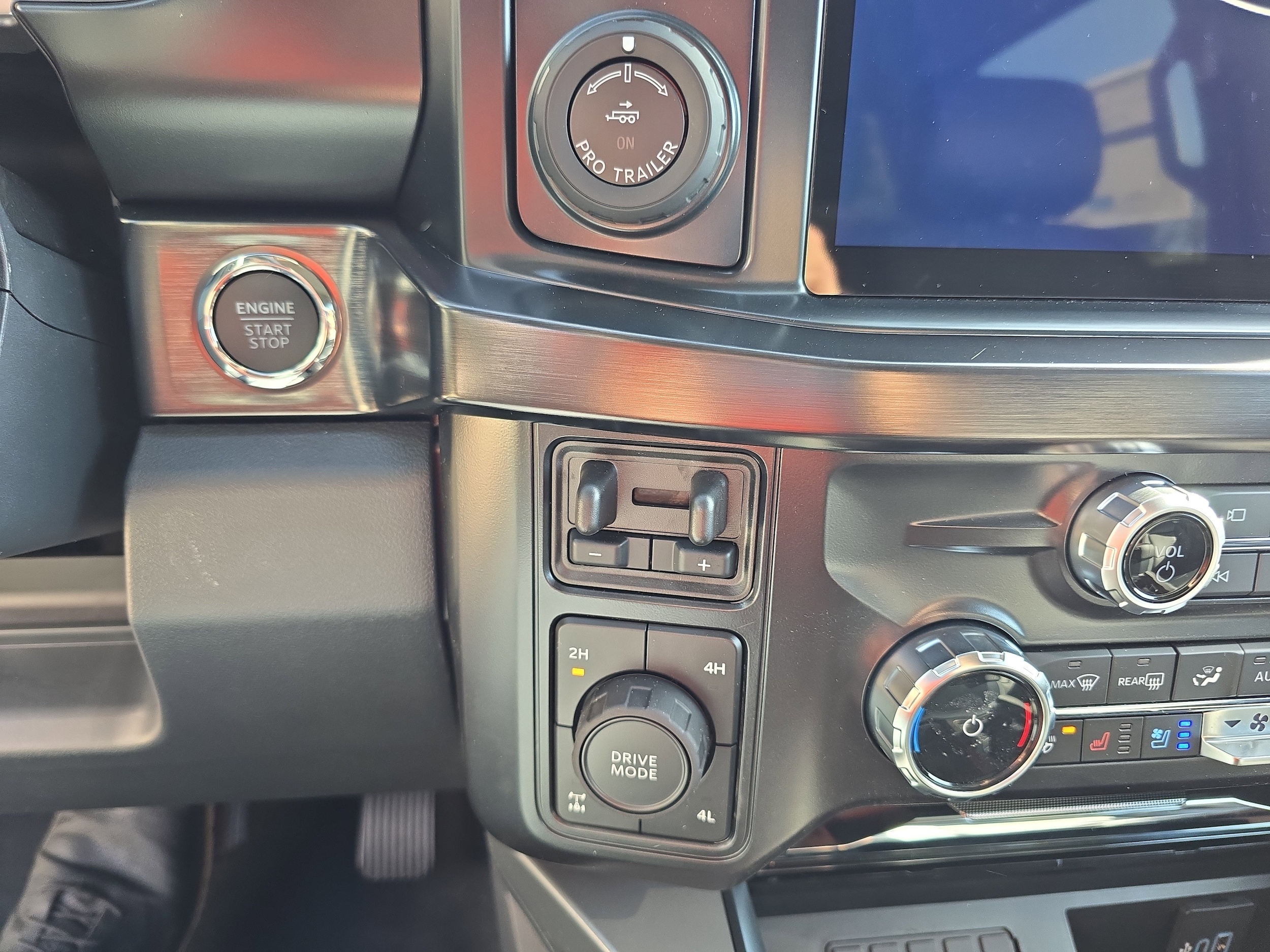 2026 Ford F-350 Super Duty Lariat - Photo 13