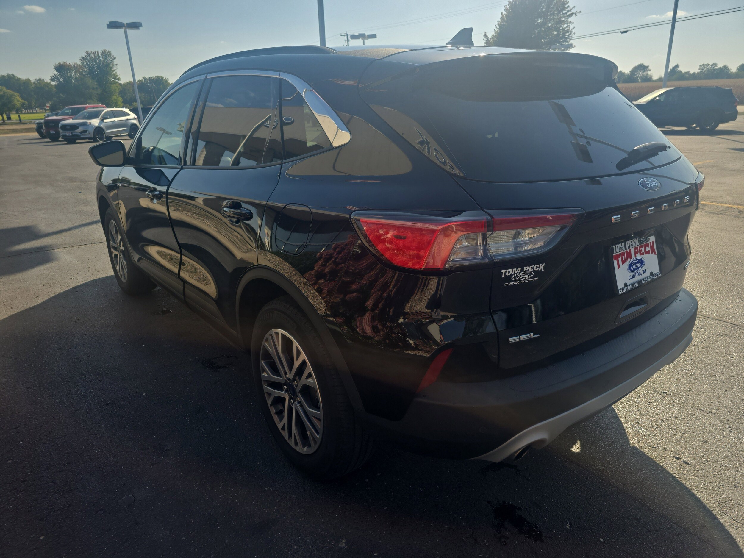 2022 Ford Escape SEL photo 2