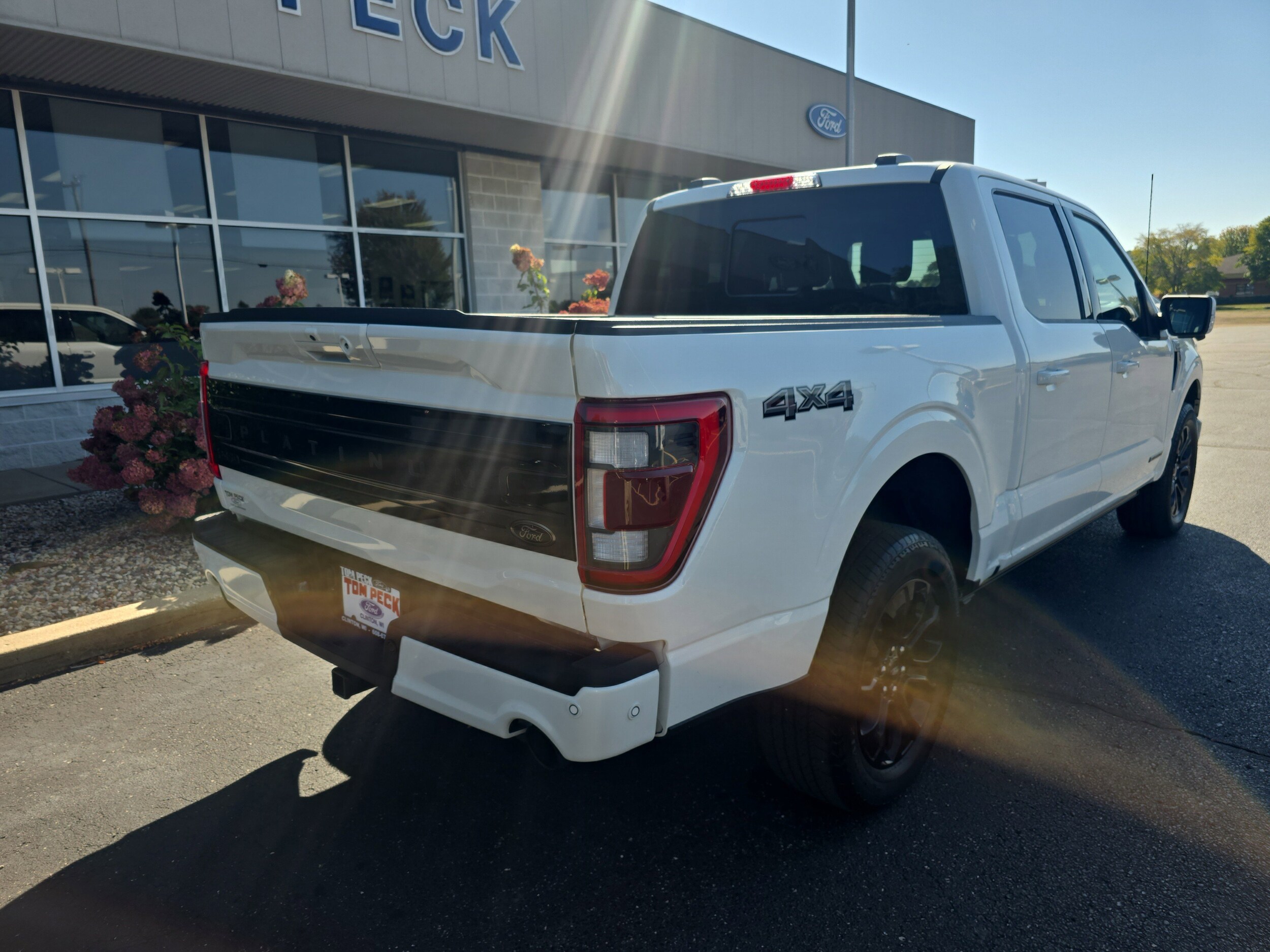 2023 Ford F-150 Platinum photo 2