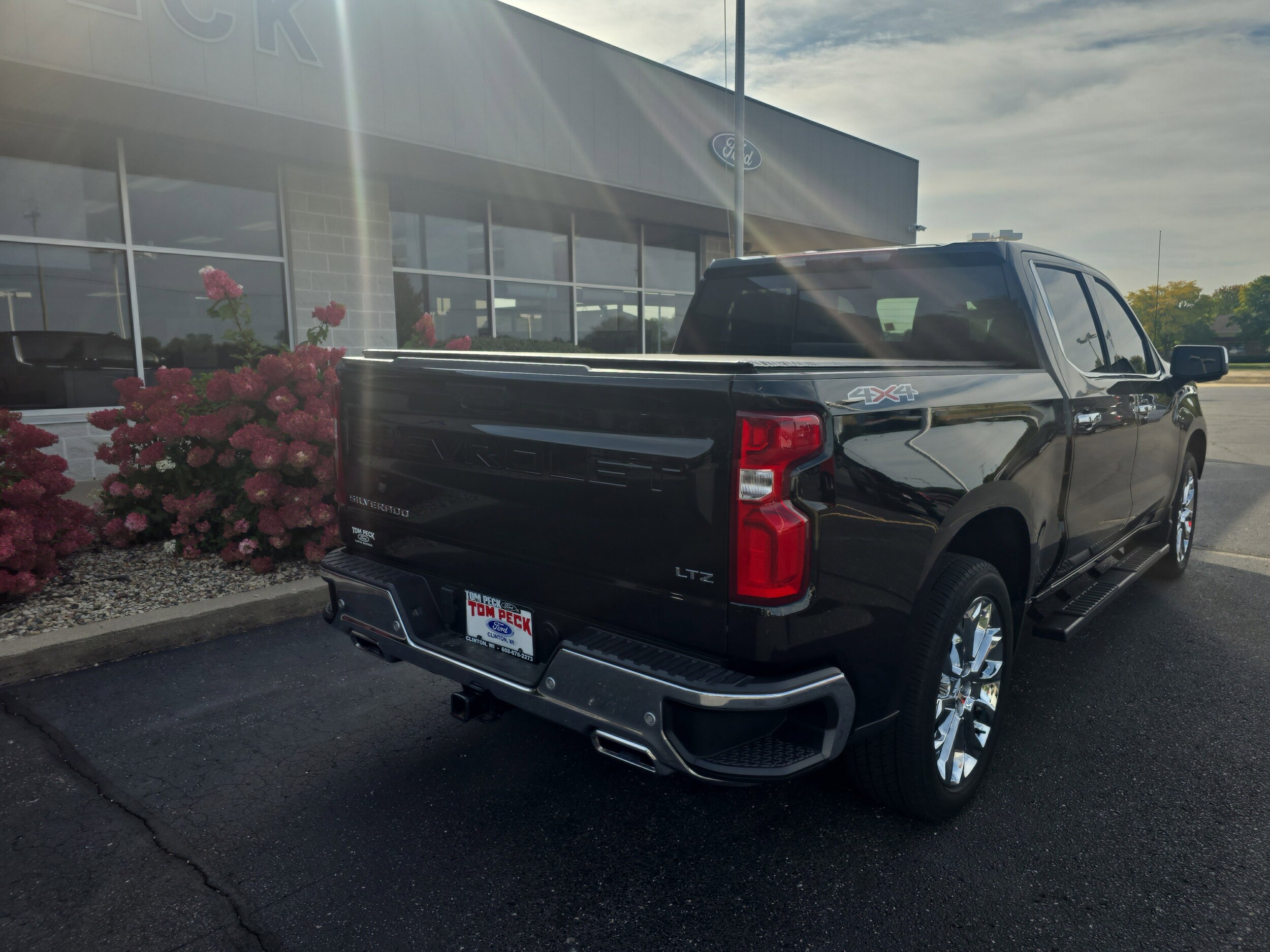 2023 Chevrolet Silverado 1500 LTZ photo 2