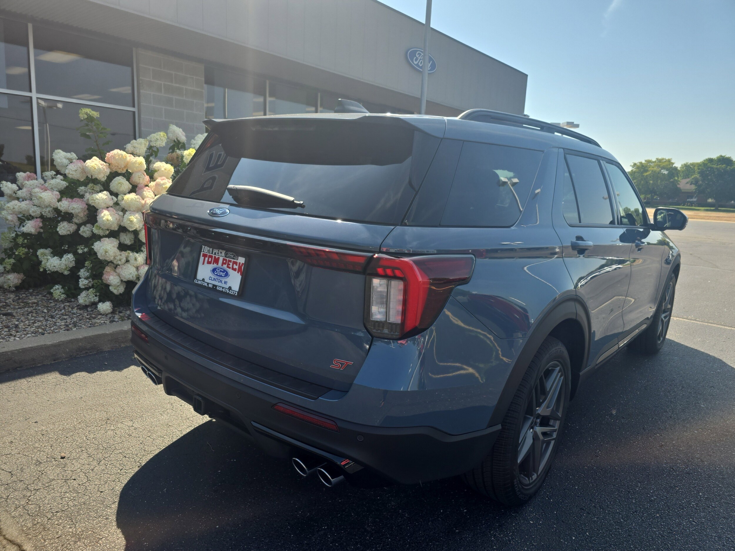 2025 Ford Explorer ST photo 2
