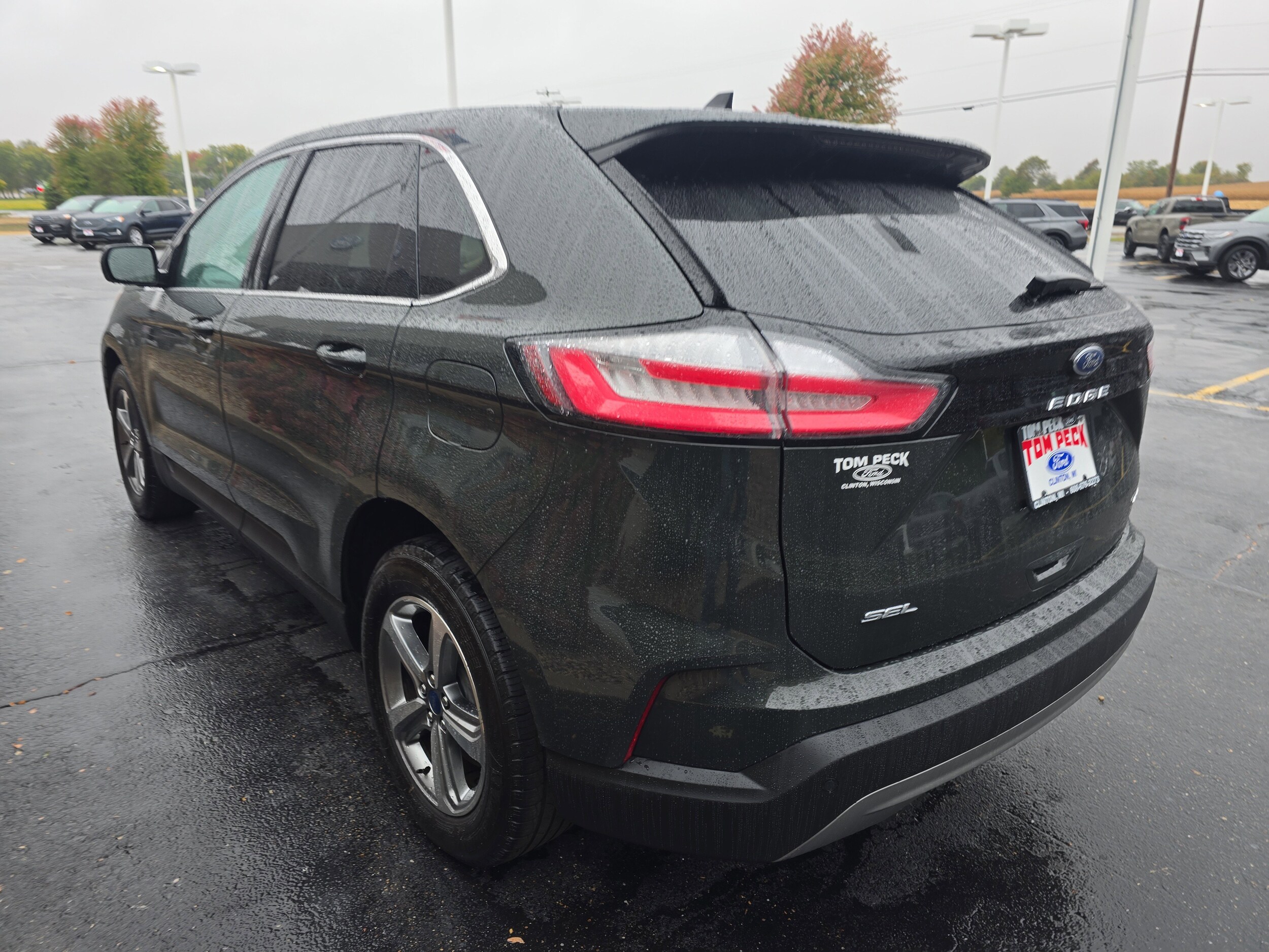 2022 Ford Edge SEL photo 2