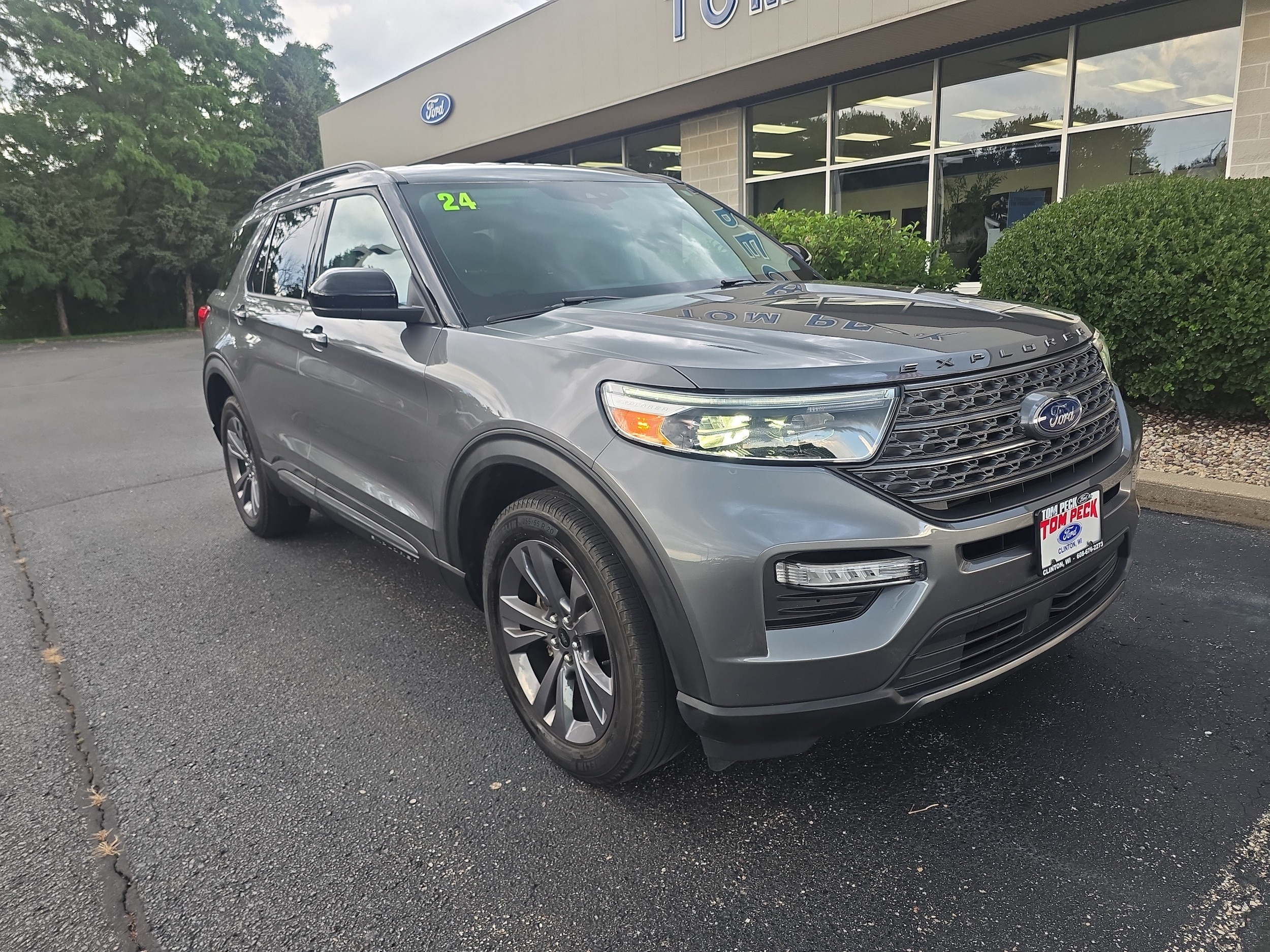 2024 Ford Explorer XLT 4WD's photo