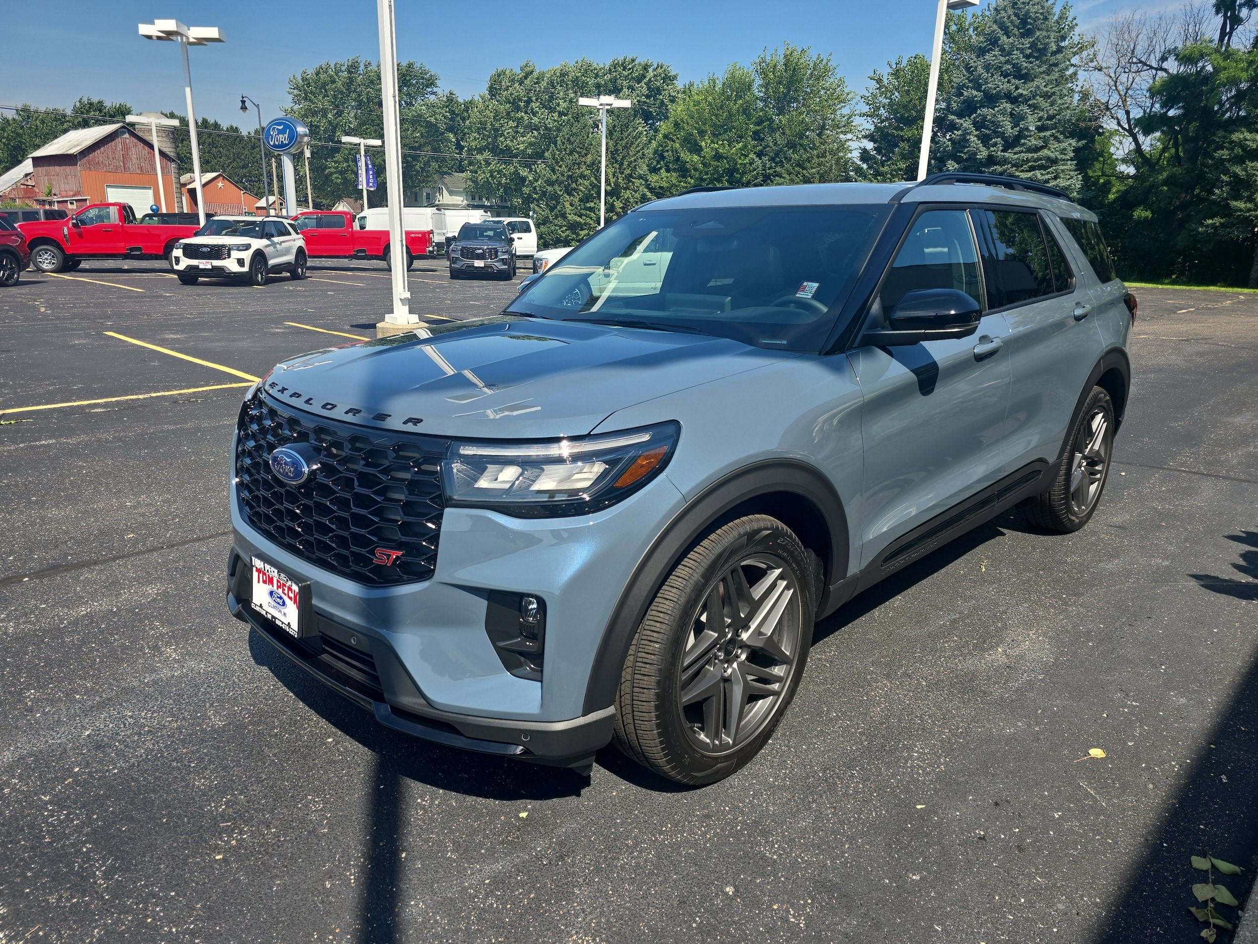 2025 Ford Explorer ST photo 4