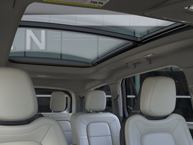 Additional photo of vehicle.