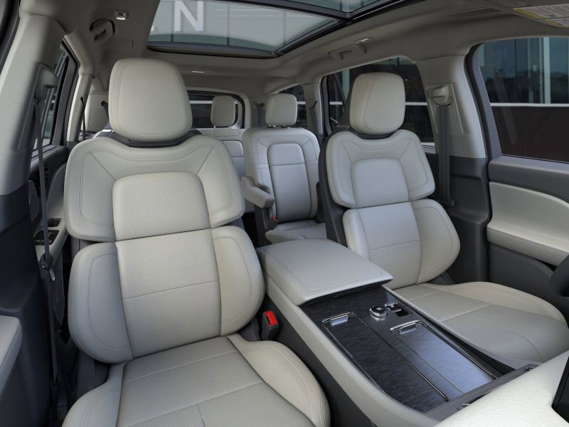 Additional photo of vehicle.