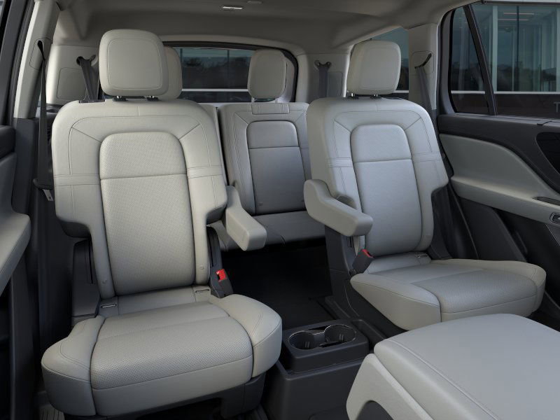 Additional photo of vehicle.