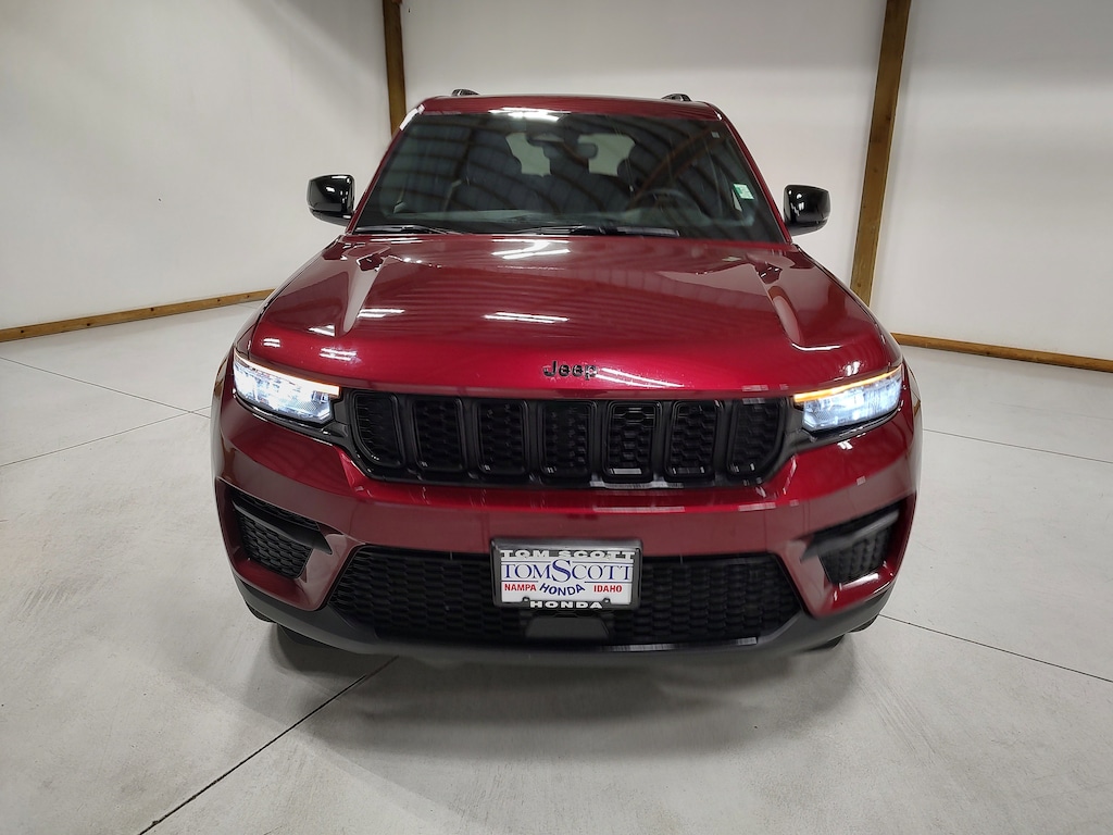 Used 2023 Jeep Grand Cherokee Laredo SUV