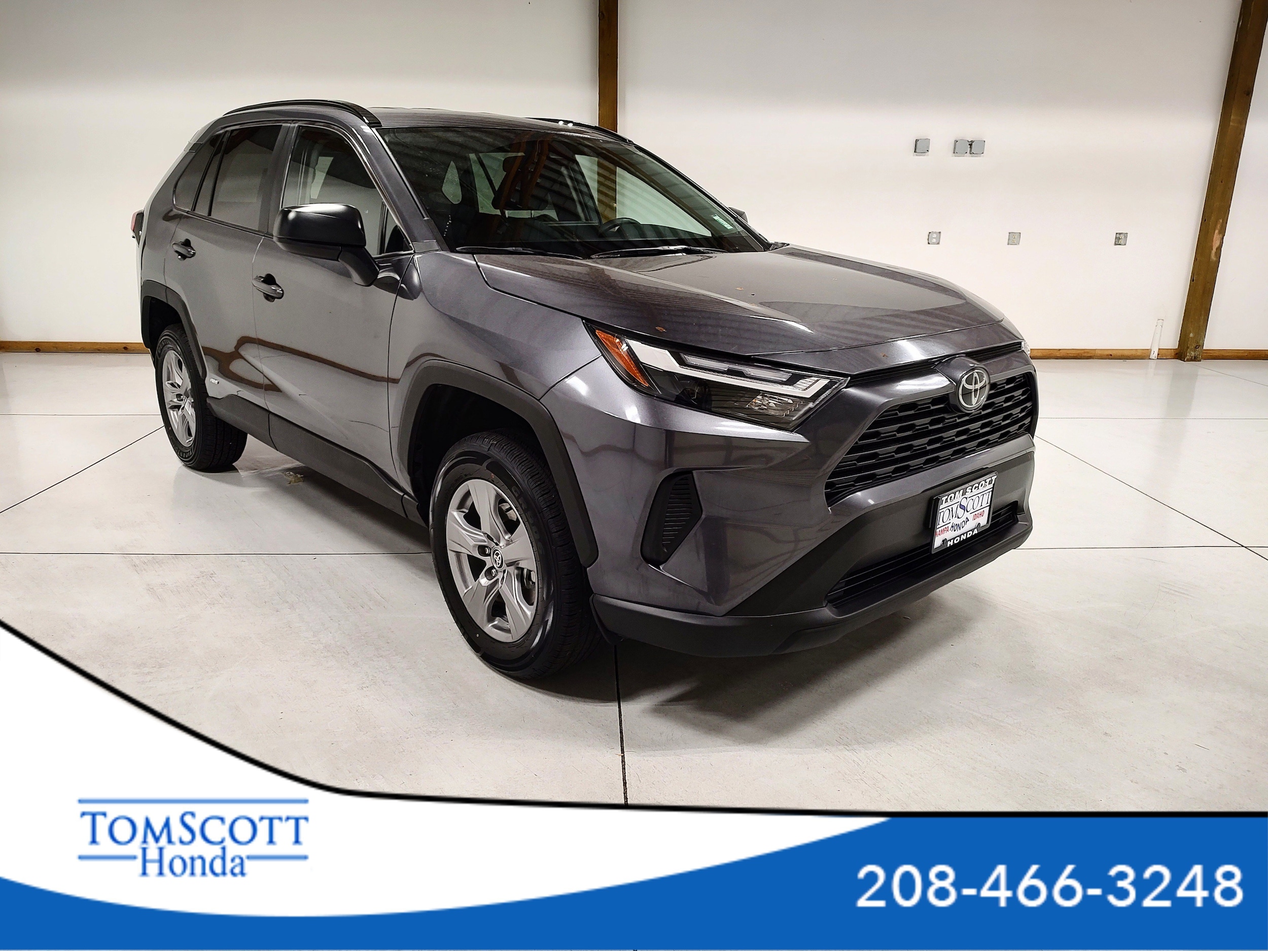 2025 Toyota RAV4 LE's photo