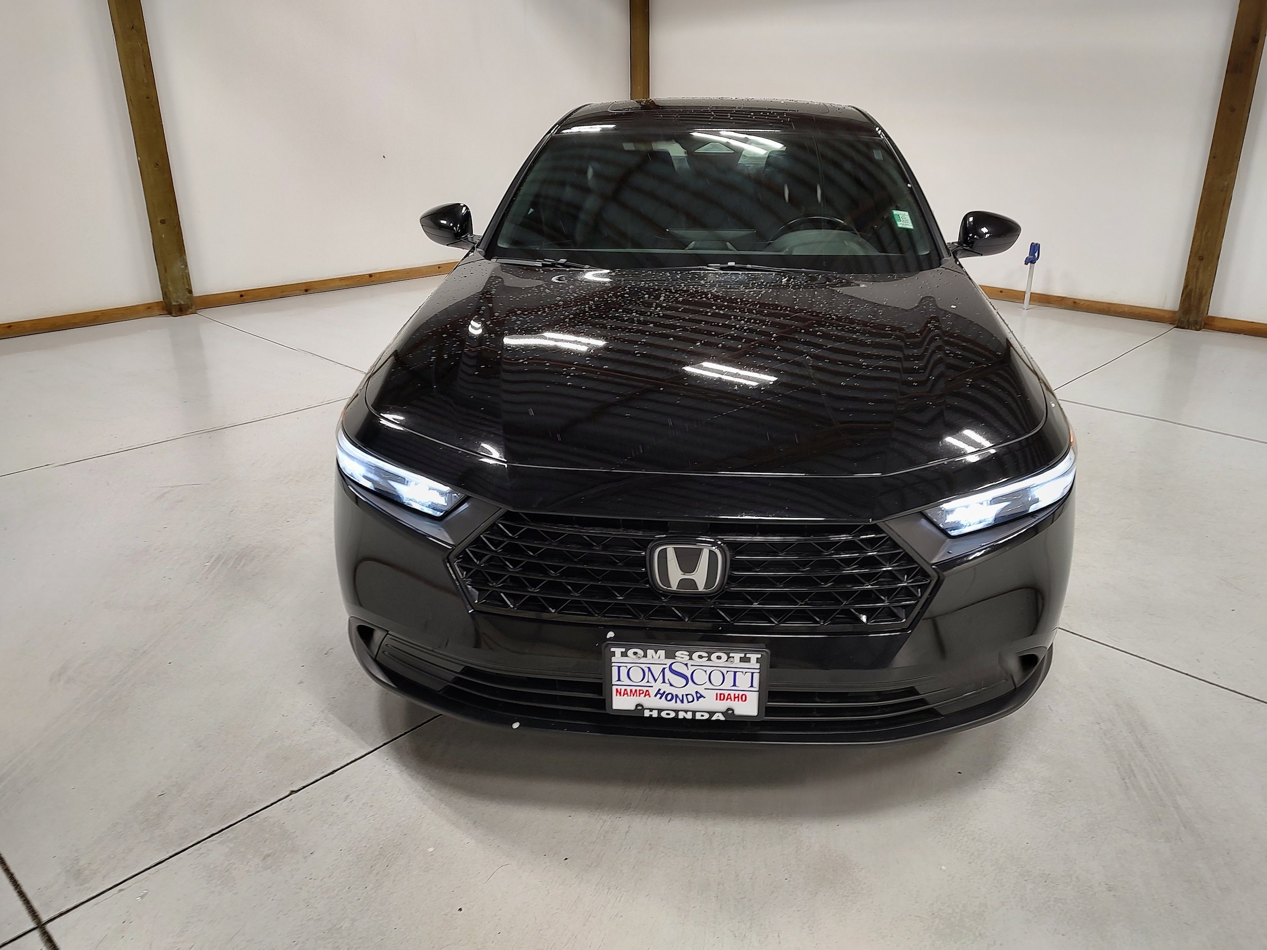 View vehicle photo 2