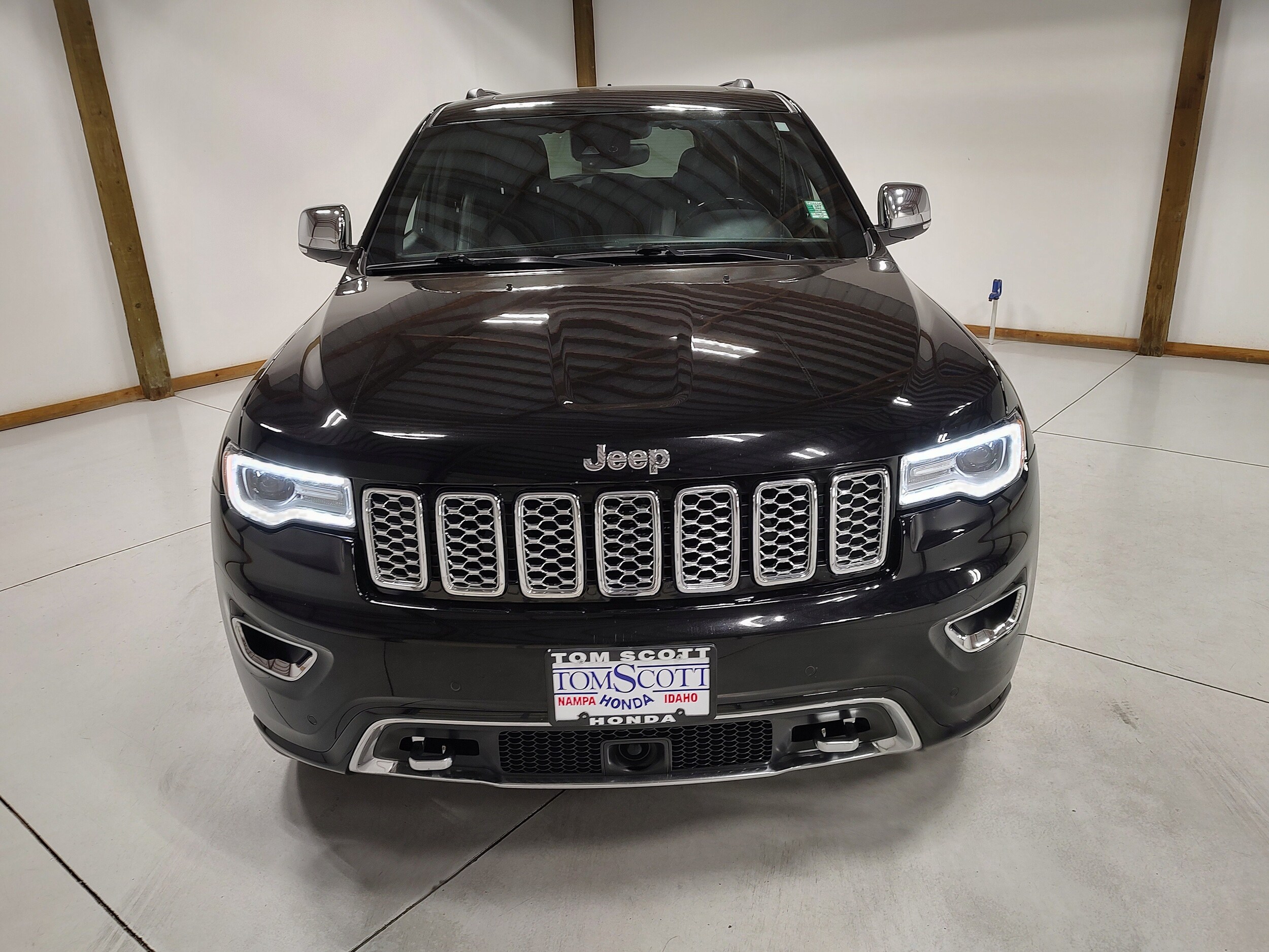2017 Jeep Grand Cherokee Overland photo 2