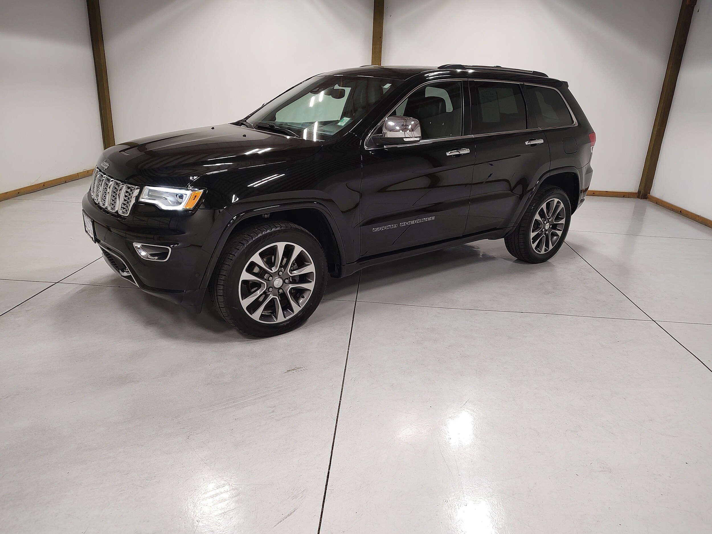 2017 Jeep Grand Cherokee Overland photo 3