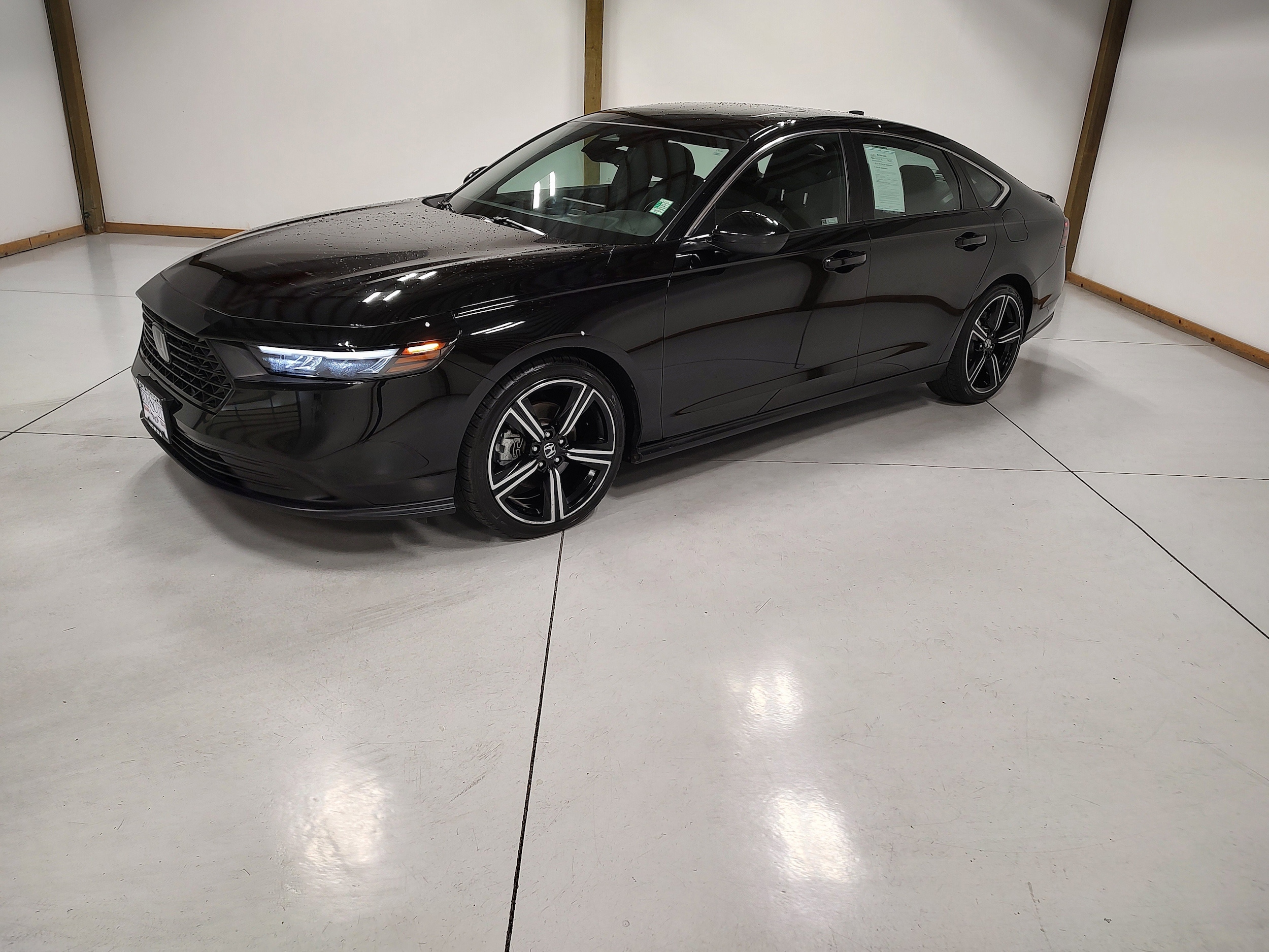 View vehicle photo 3