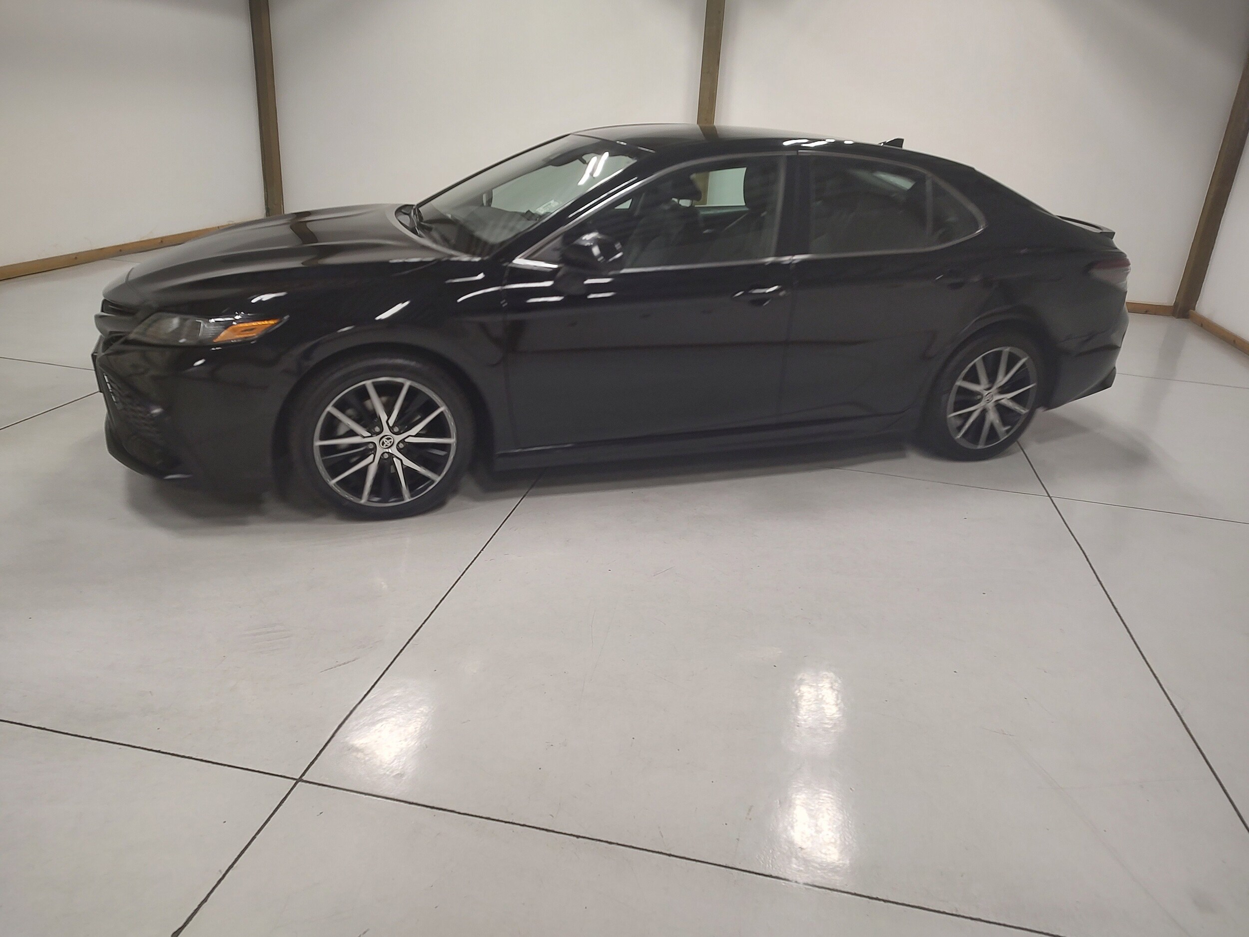 2021 Toyota Camry SE photo 4