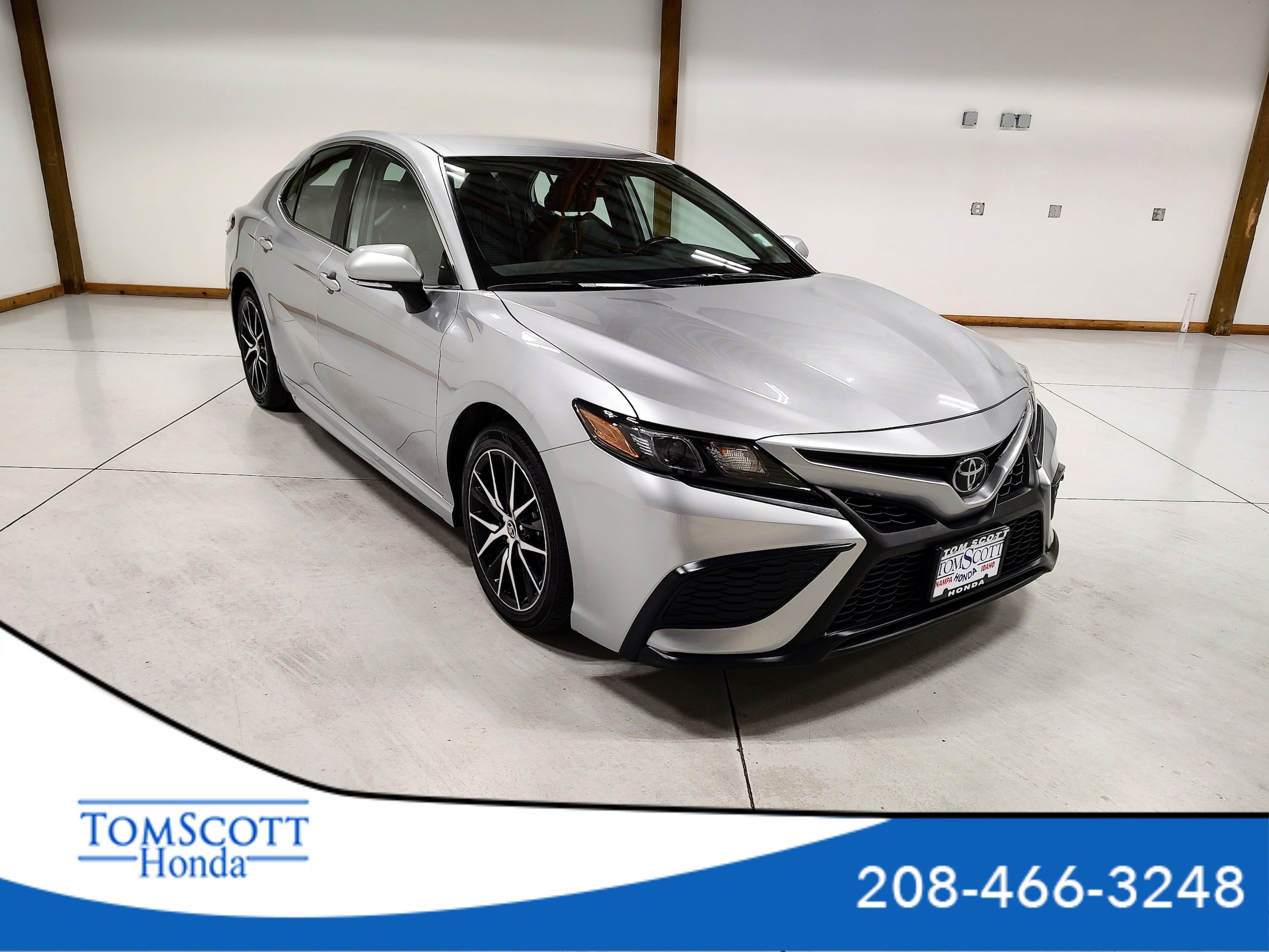 2023 Toyota Camry SE's photo