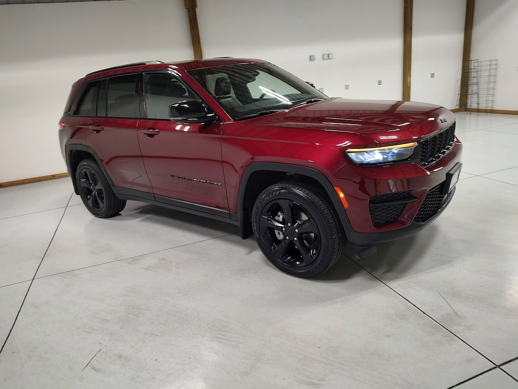 Used 2023 Jeep Grand Cherokee Laredo SUV