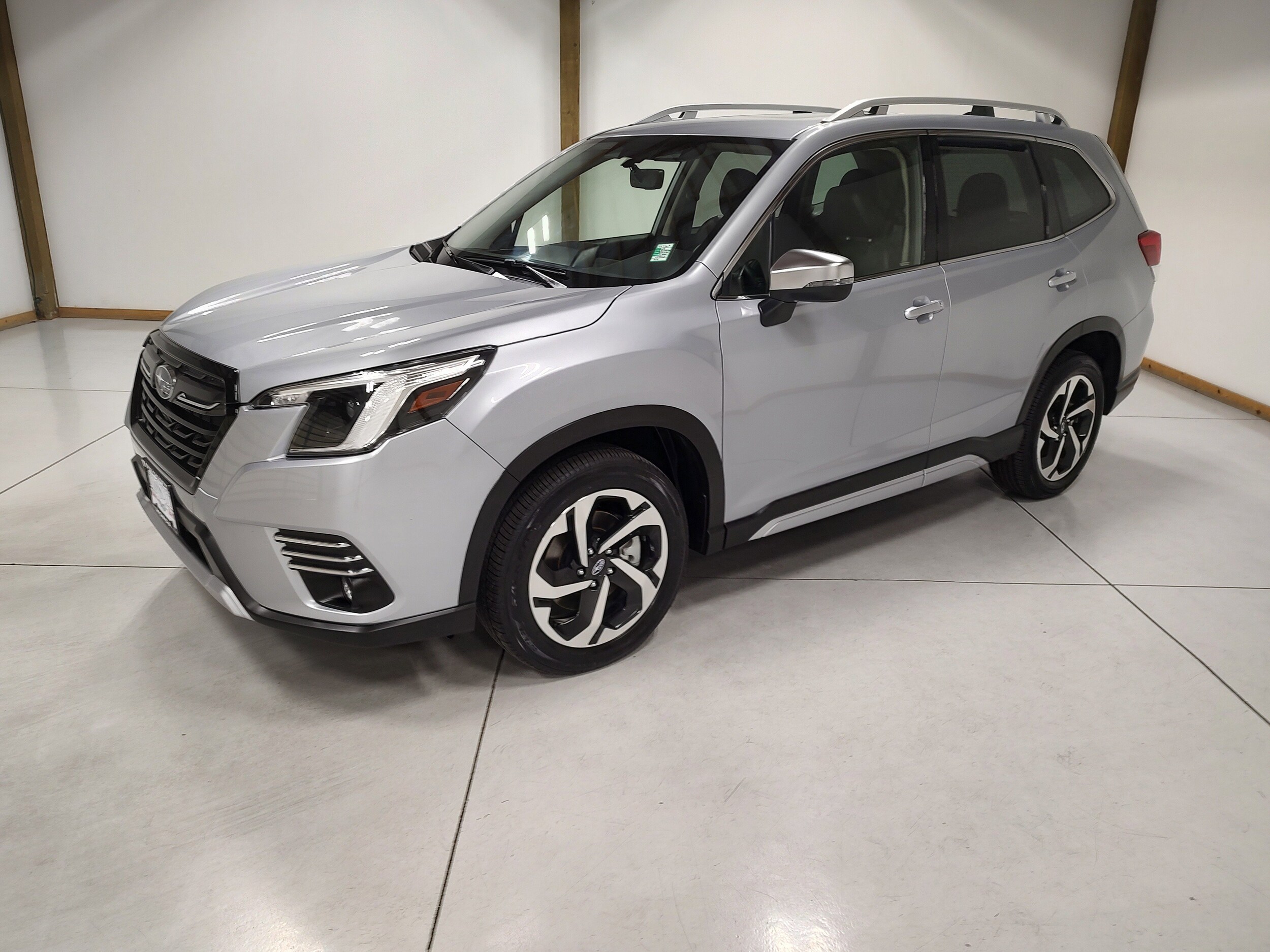2024 Subaru Forester Touring photo 4