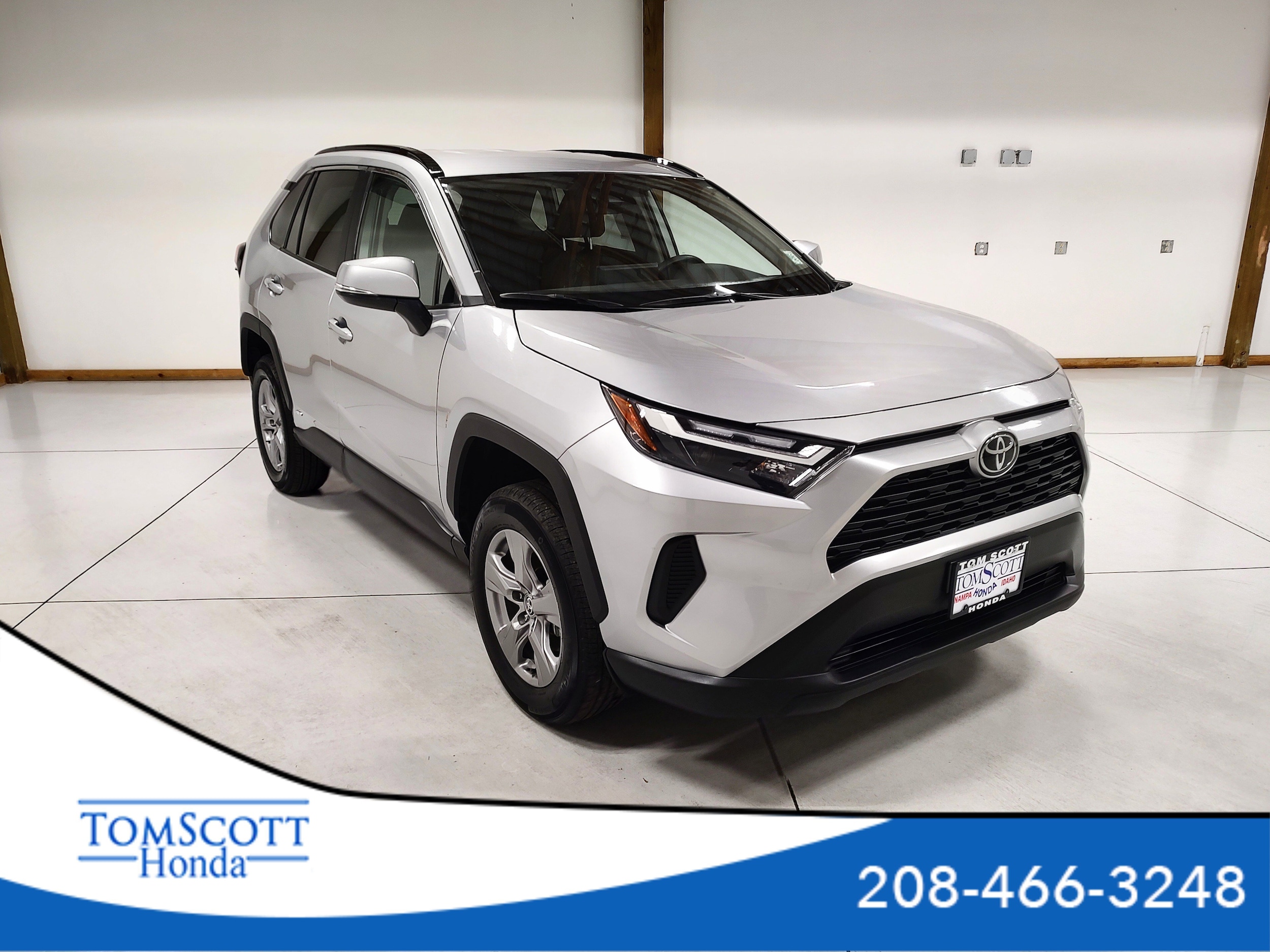 2025 Toyota RAV4 XLE's photo