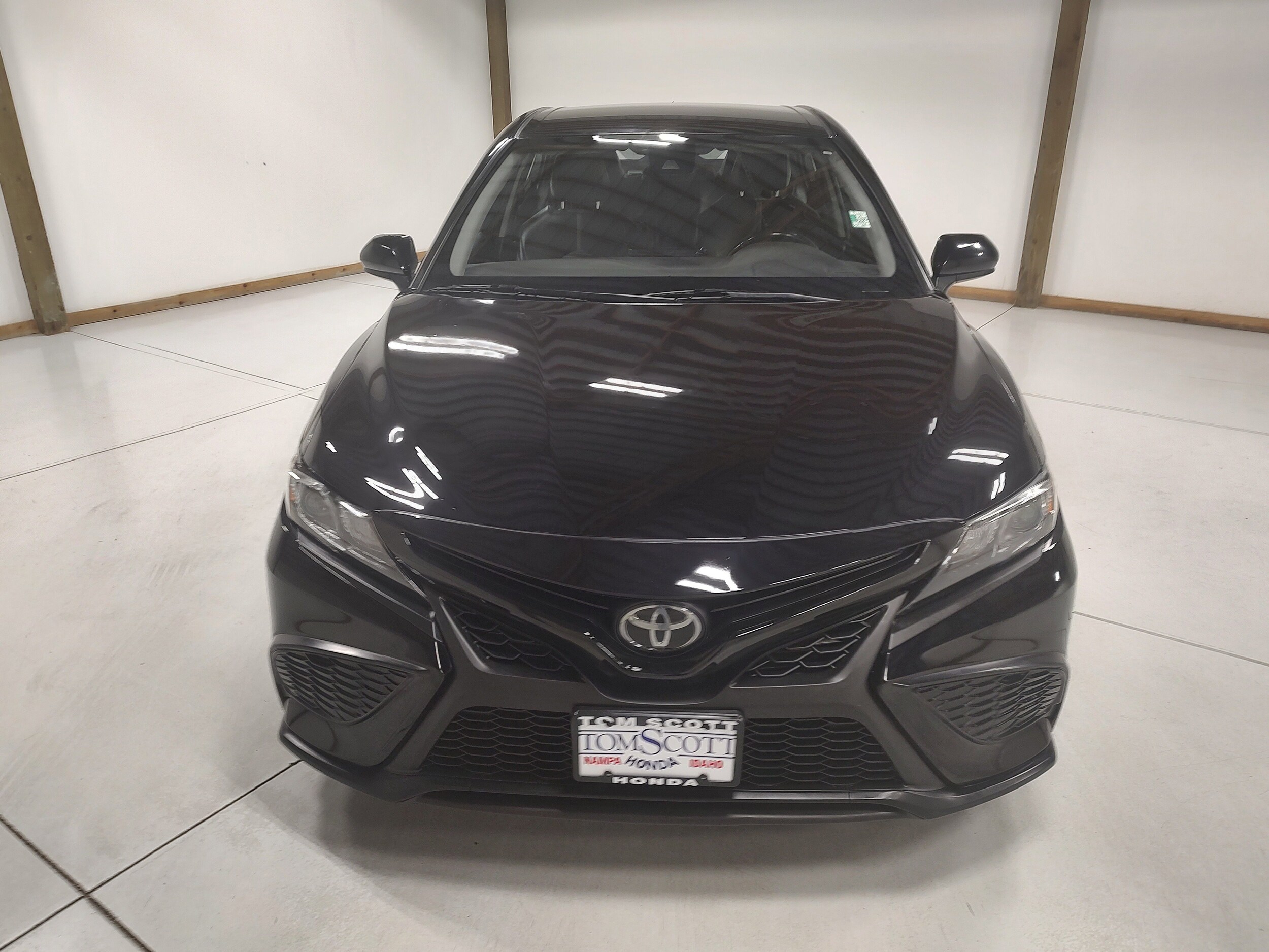 2021 Toyota Camry SE photo 3