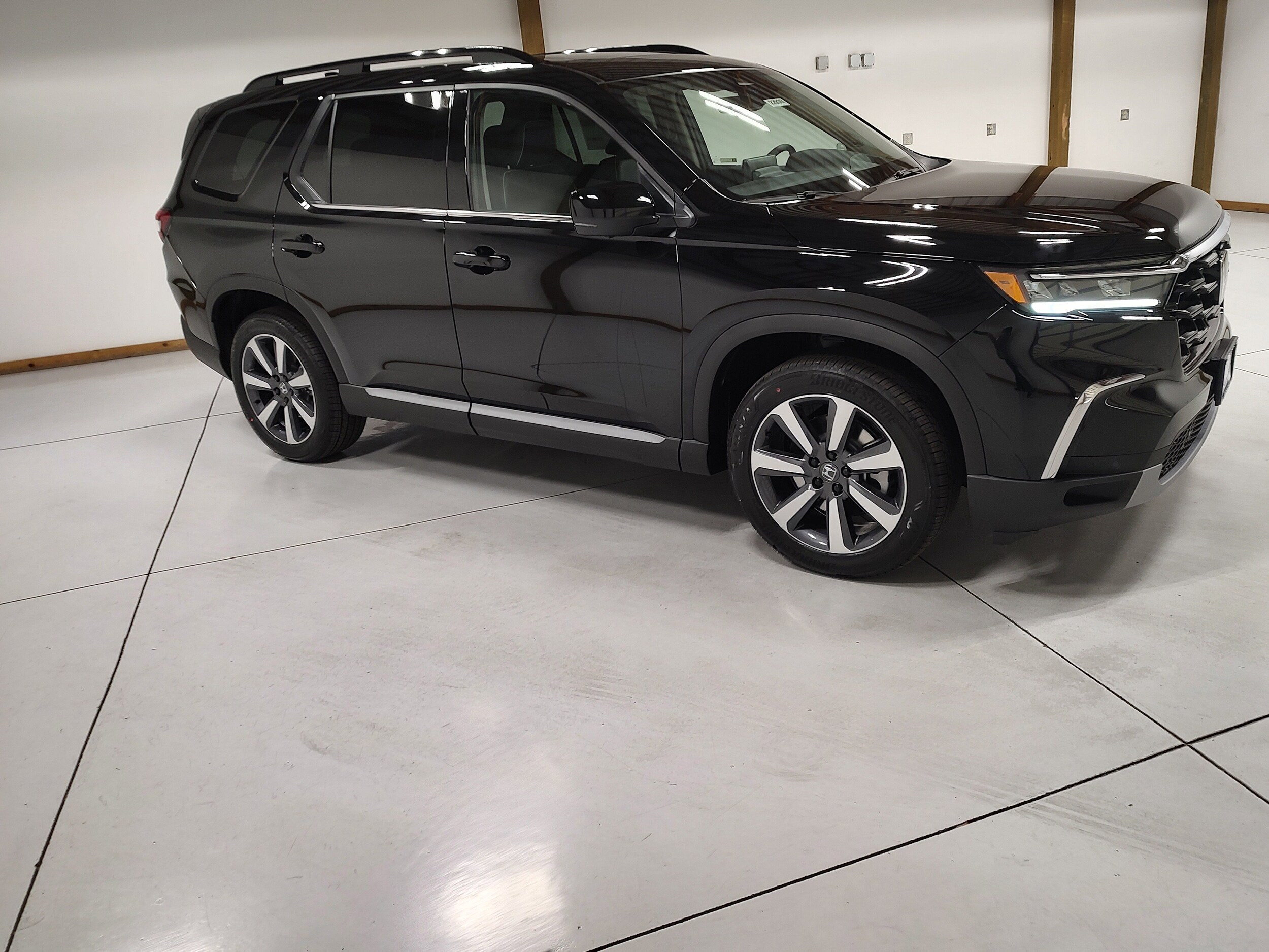 2025 Honda Pilot Elite photo 2