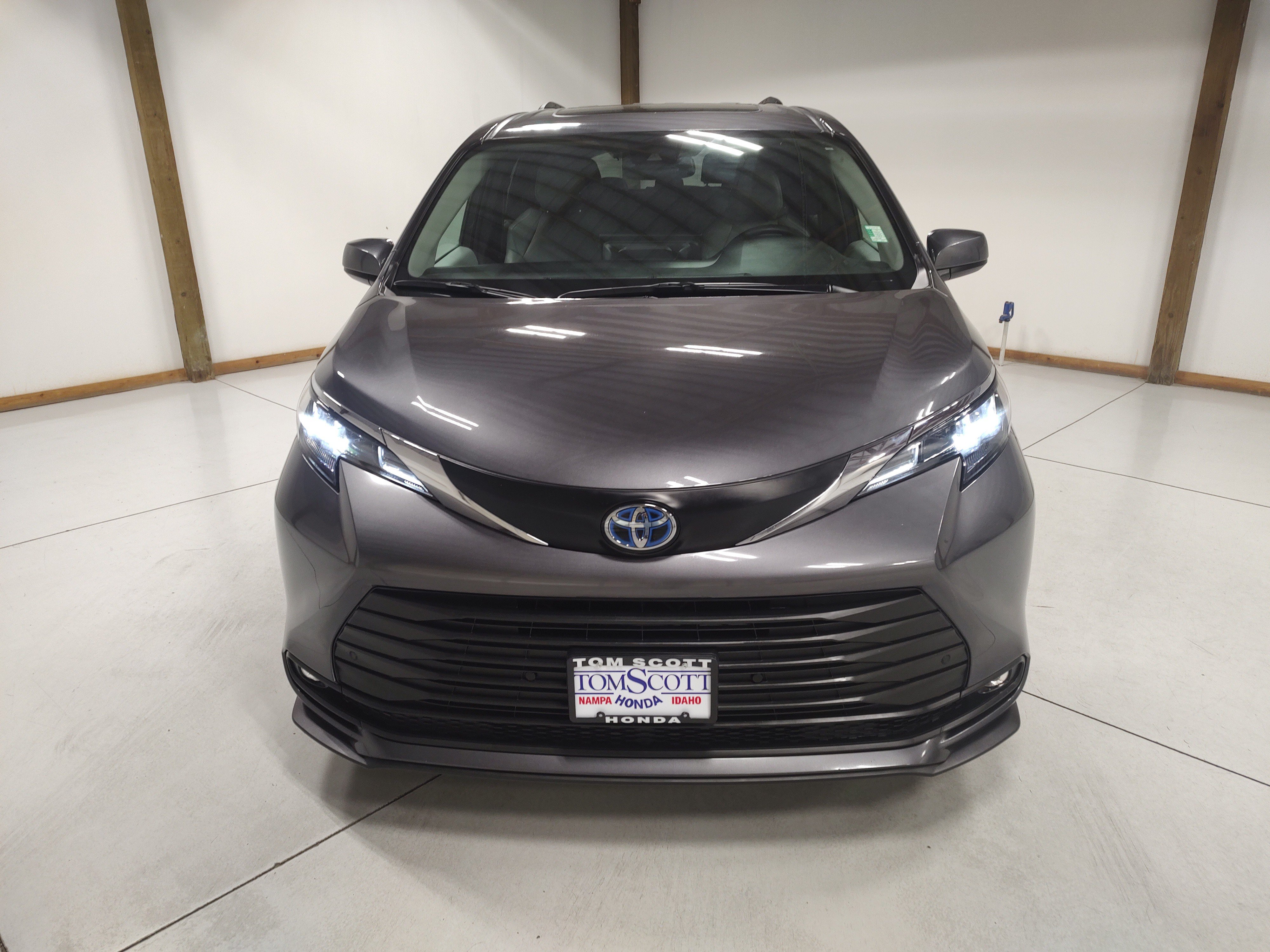 Used 2025 Toyota Sienna XLE 8 Passenger Van Passenger Van