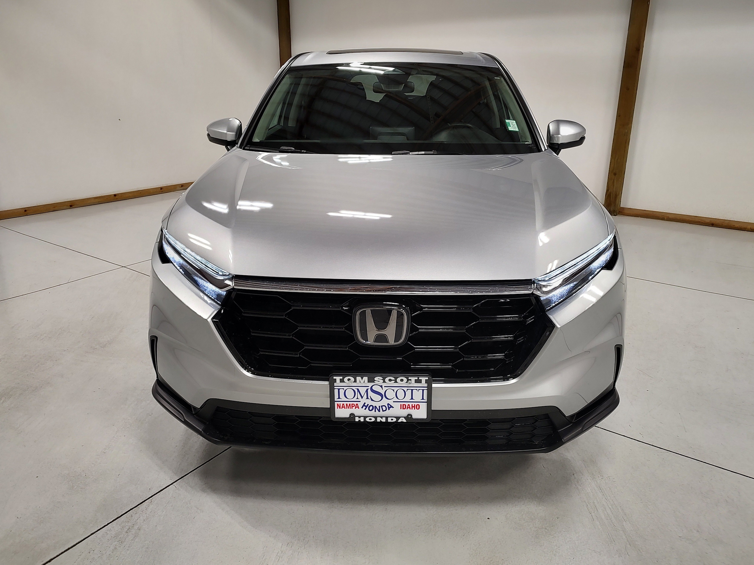 View vehicle photo 3