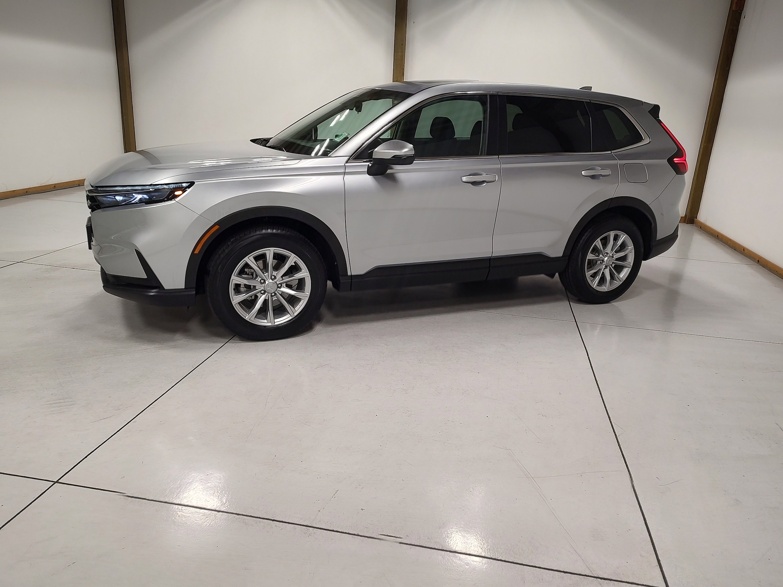 View vehicle photo 4