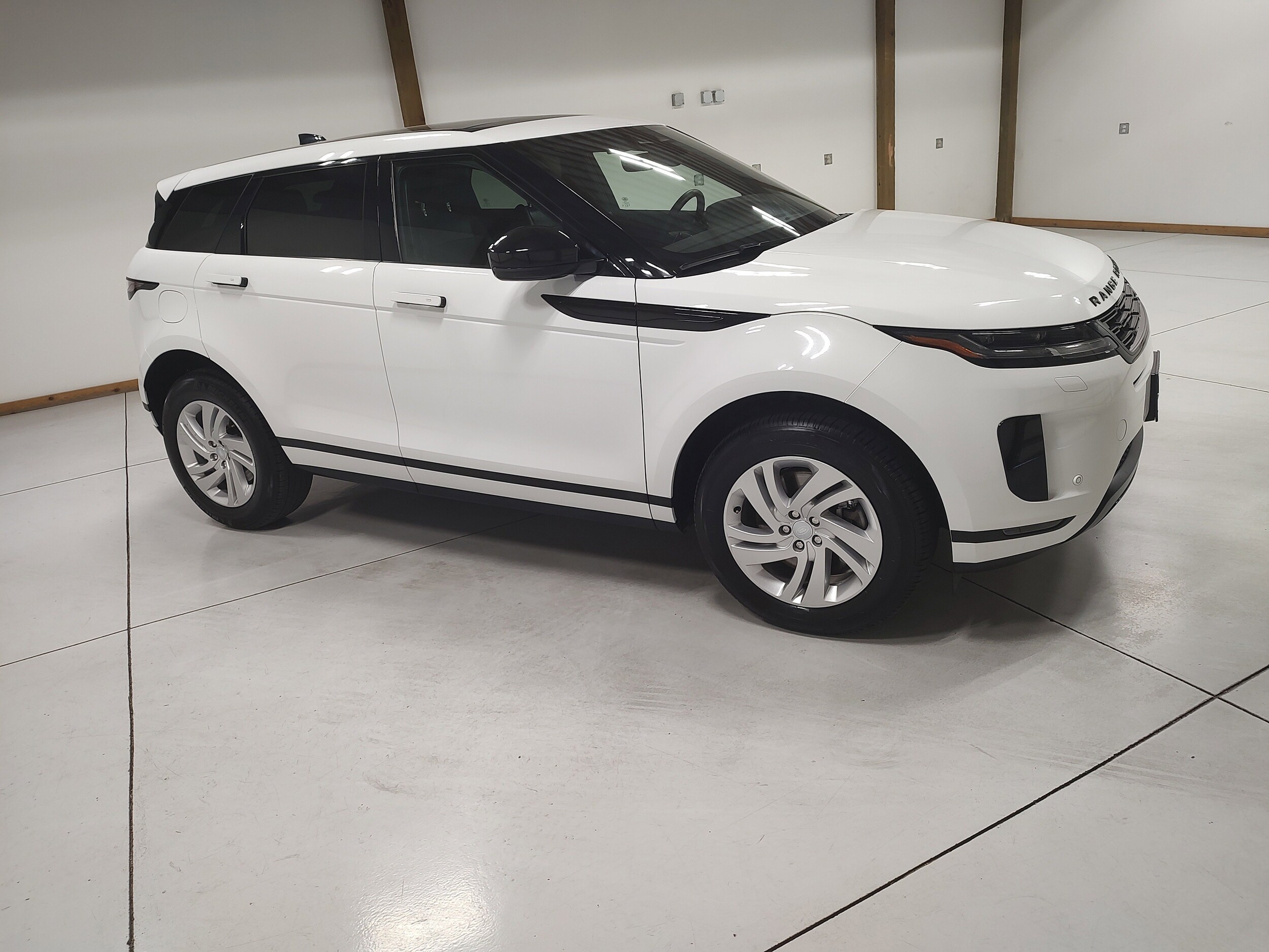 2024 Land Rover Range Rover Evoque S photo 2