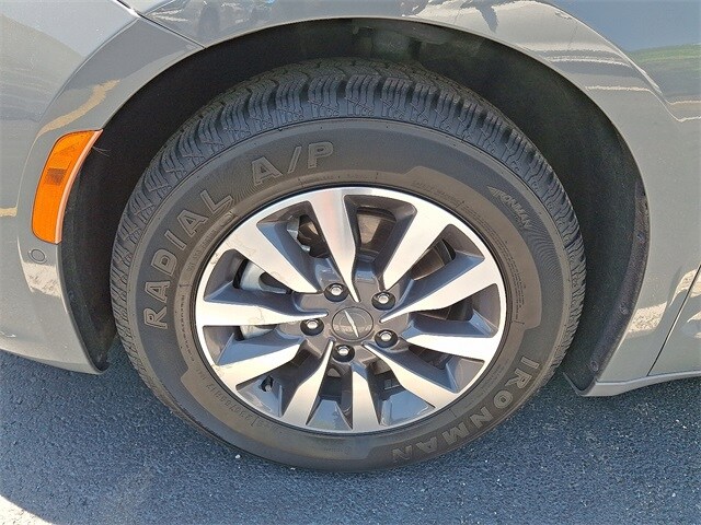 2022 Chrysler Pacifica Hybrid Touring L photo 4