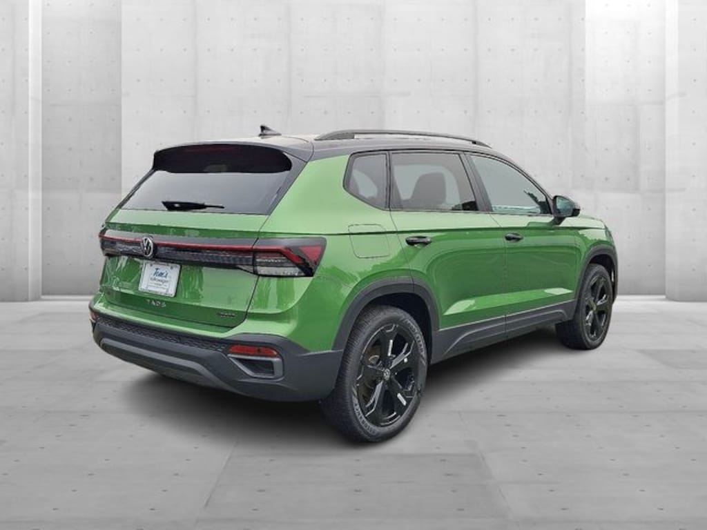 New 2026 Volkswagen Taos 1.5T SE Black SUV