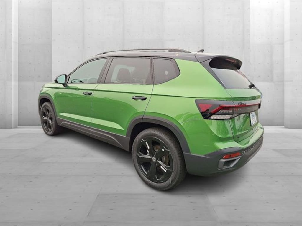 New 2026 Volkswagen Taos 1.5T SE Black SUV