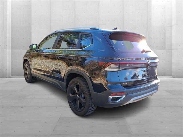 2025 Volkswagen Taos SEL photo 3