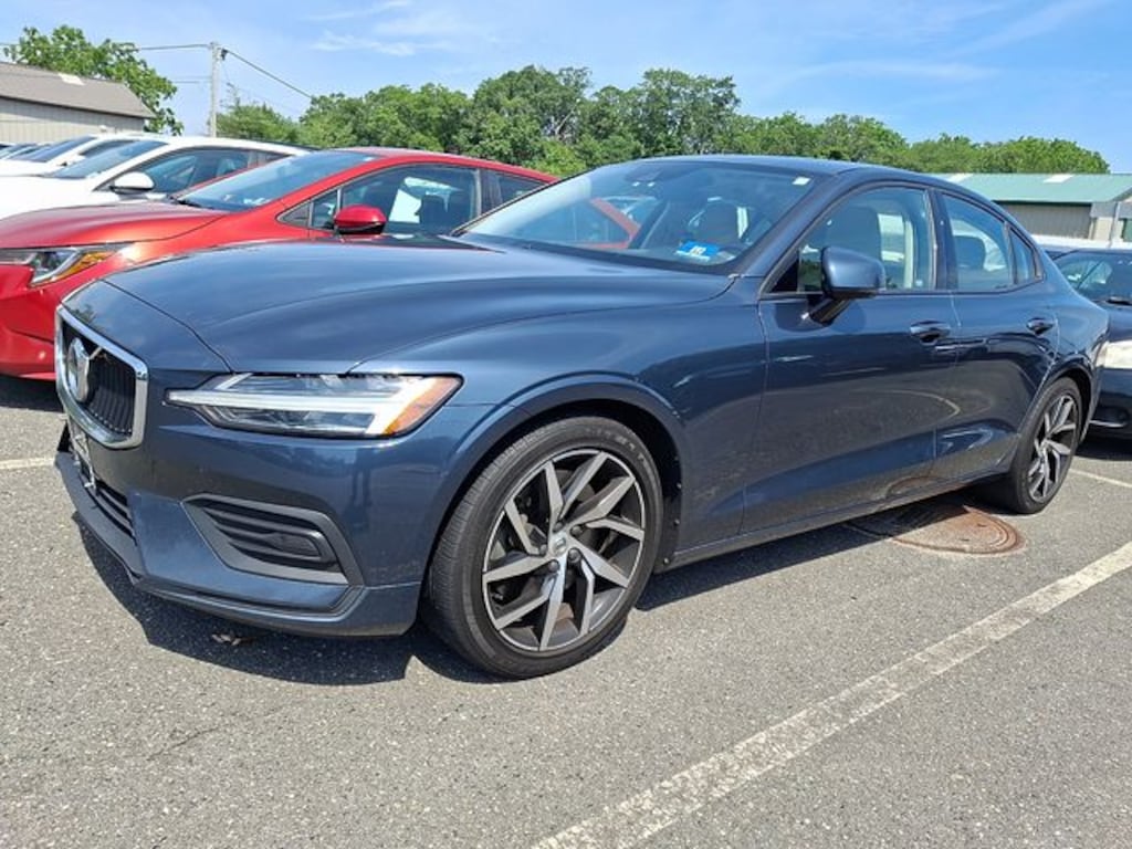 Used 2020 Volvo S60 T6 Momentum Sedan