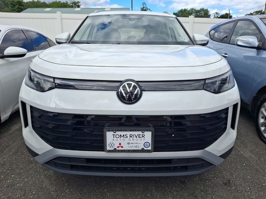 Used 2025 Volkswagen Tiguan 2.0T SE SUV