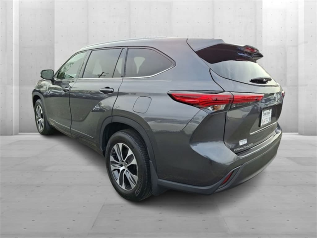 Used 2022 Toyota Highlander XLE SUV