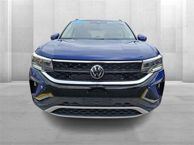 2022 Volkswagen Taos SE photo 2