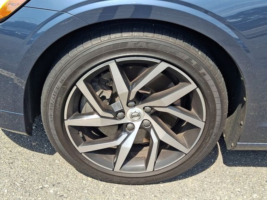 Used 2020 Volvo S60 T6 Momentum Sedan