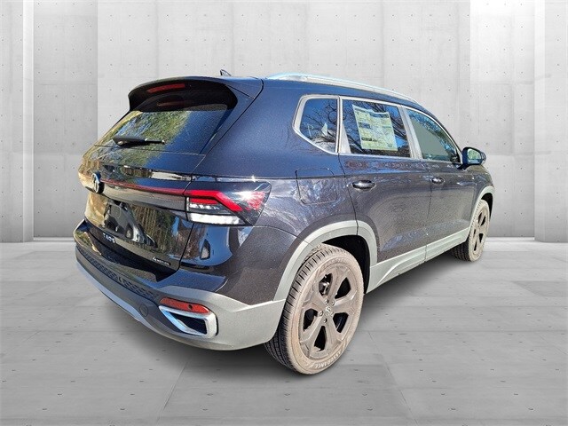 2025 Volkswagen Taos SEL photo 4