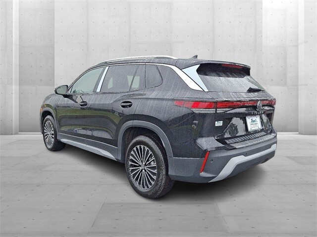 2025 Volkswagen Tiguan S photo 2